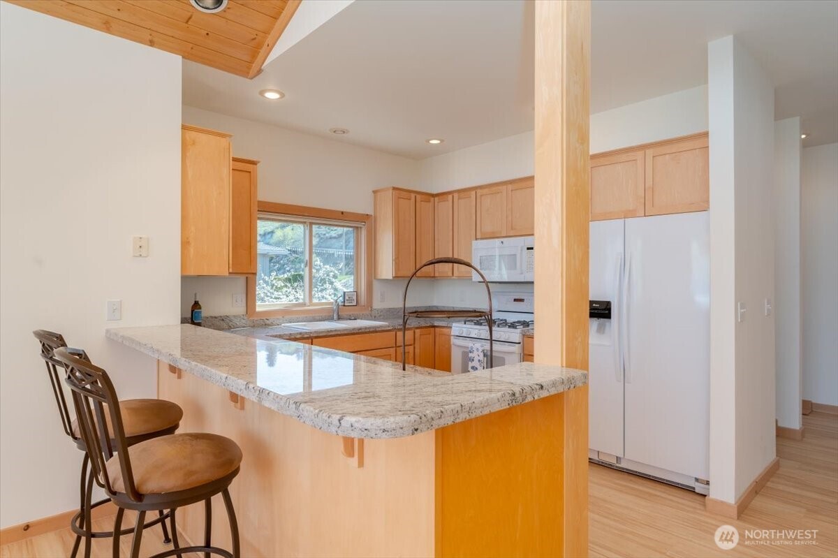 1606 S Lakeshore Road Property Photo 12
