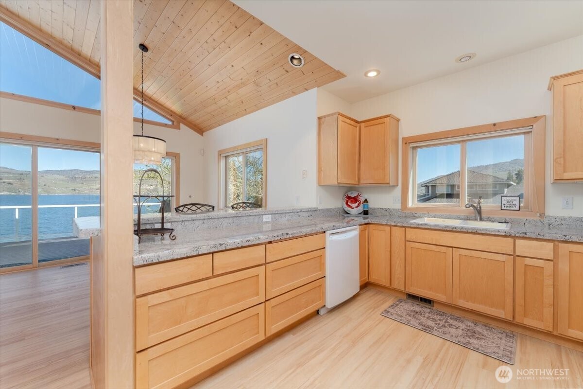 1606 S Lakeshore Road Property Photo 13