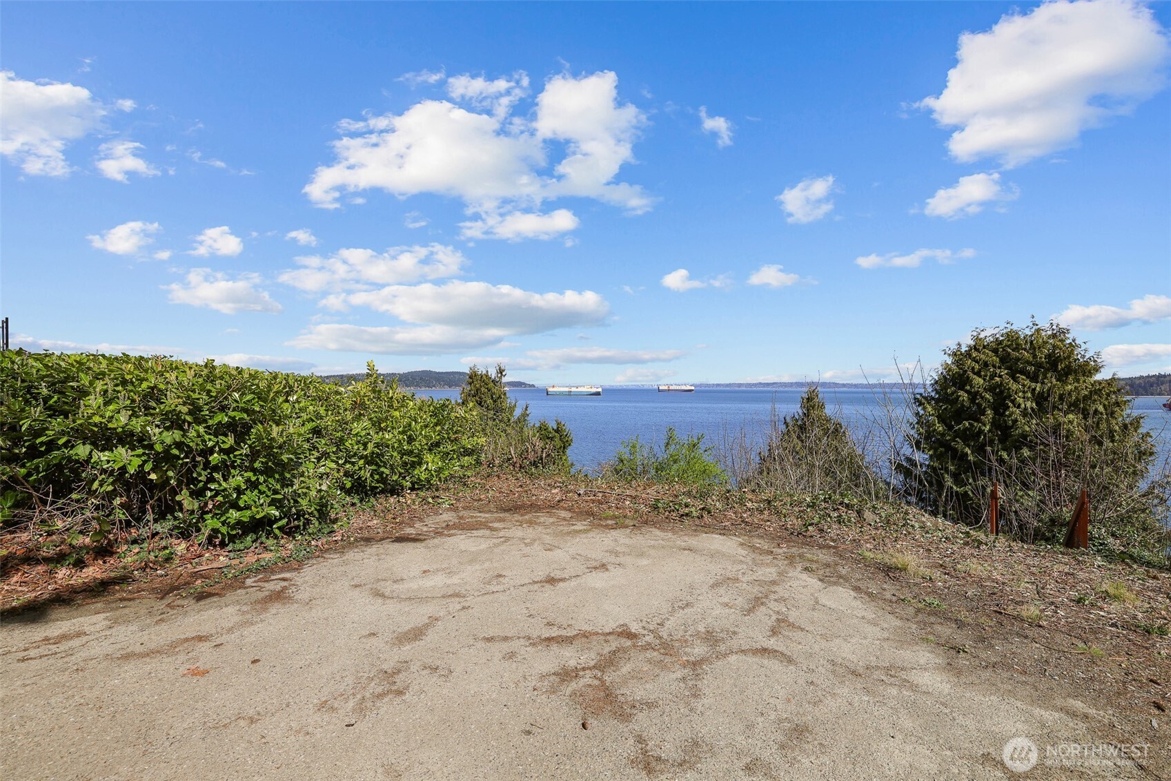 1679 Miracle Mile Drive Property Photo 10