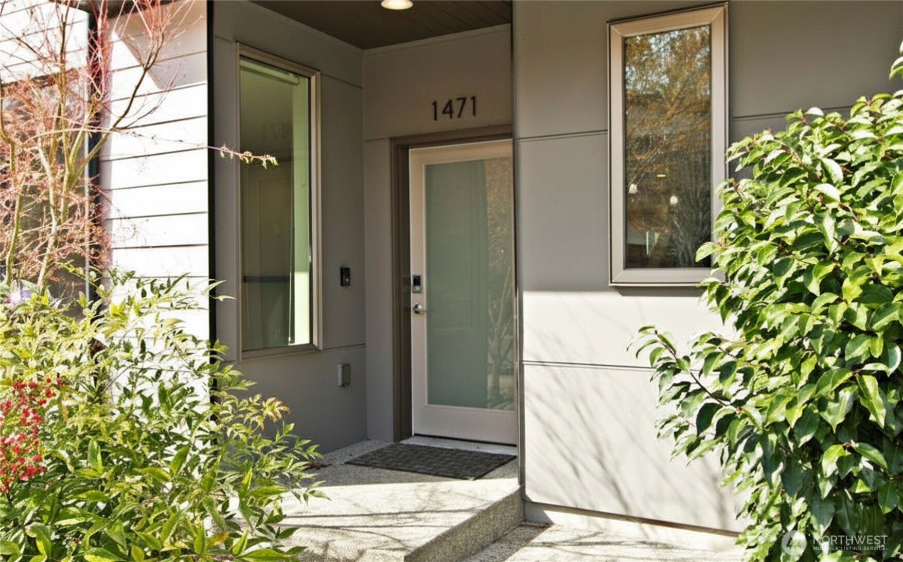 1471 14th Place Property Photo 2