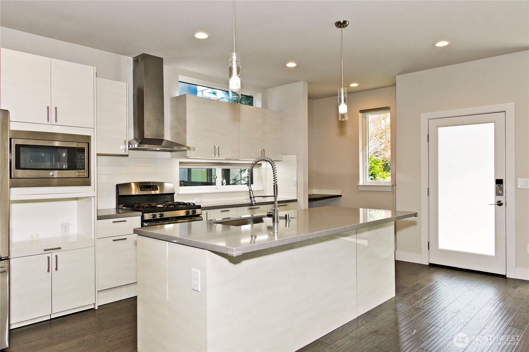 1471 14th Place Property Photo 6