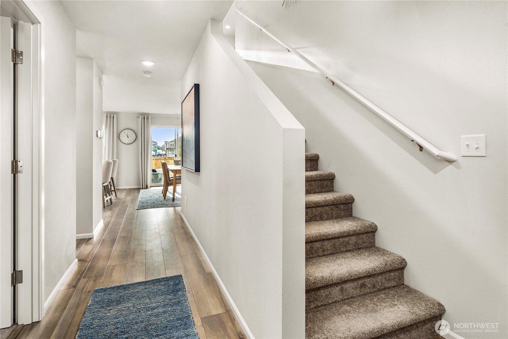 9846 Ferns Loop Property Photo 7