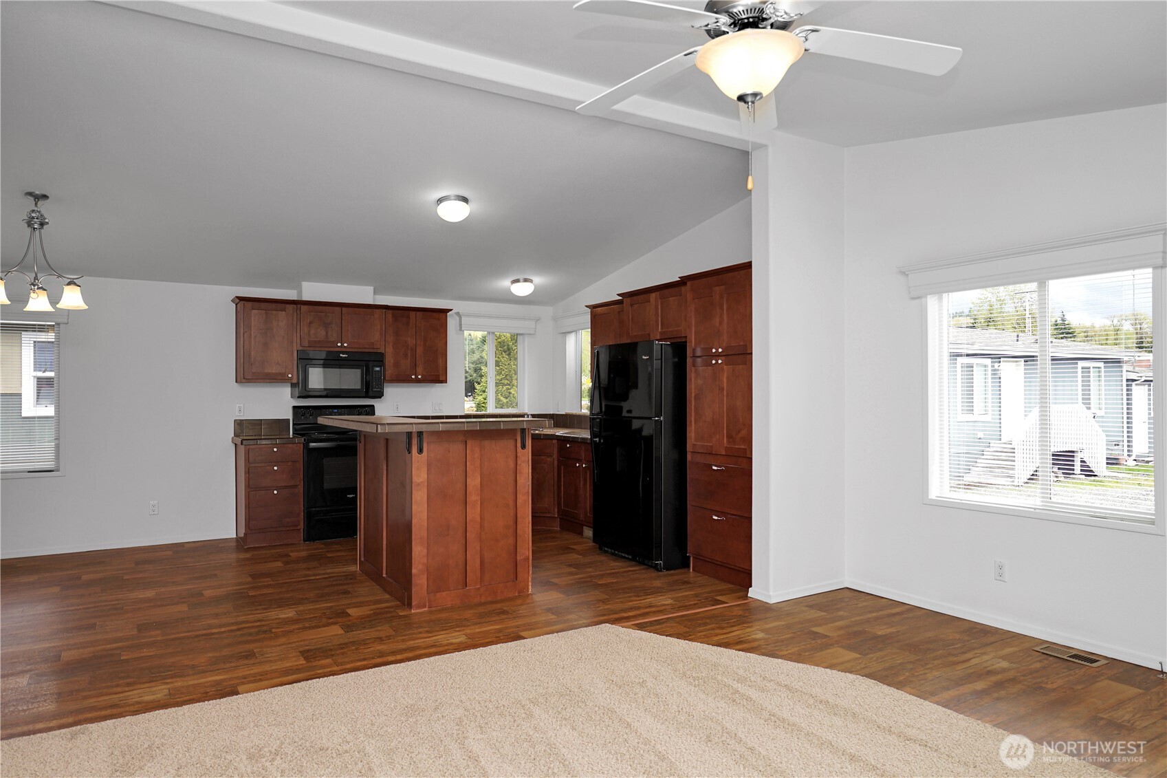15231 Pine Drive Property Photo 5