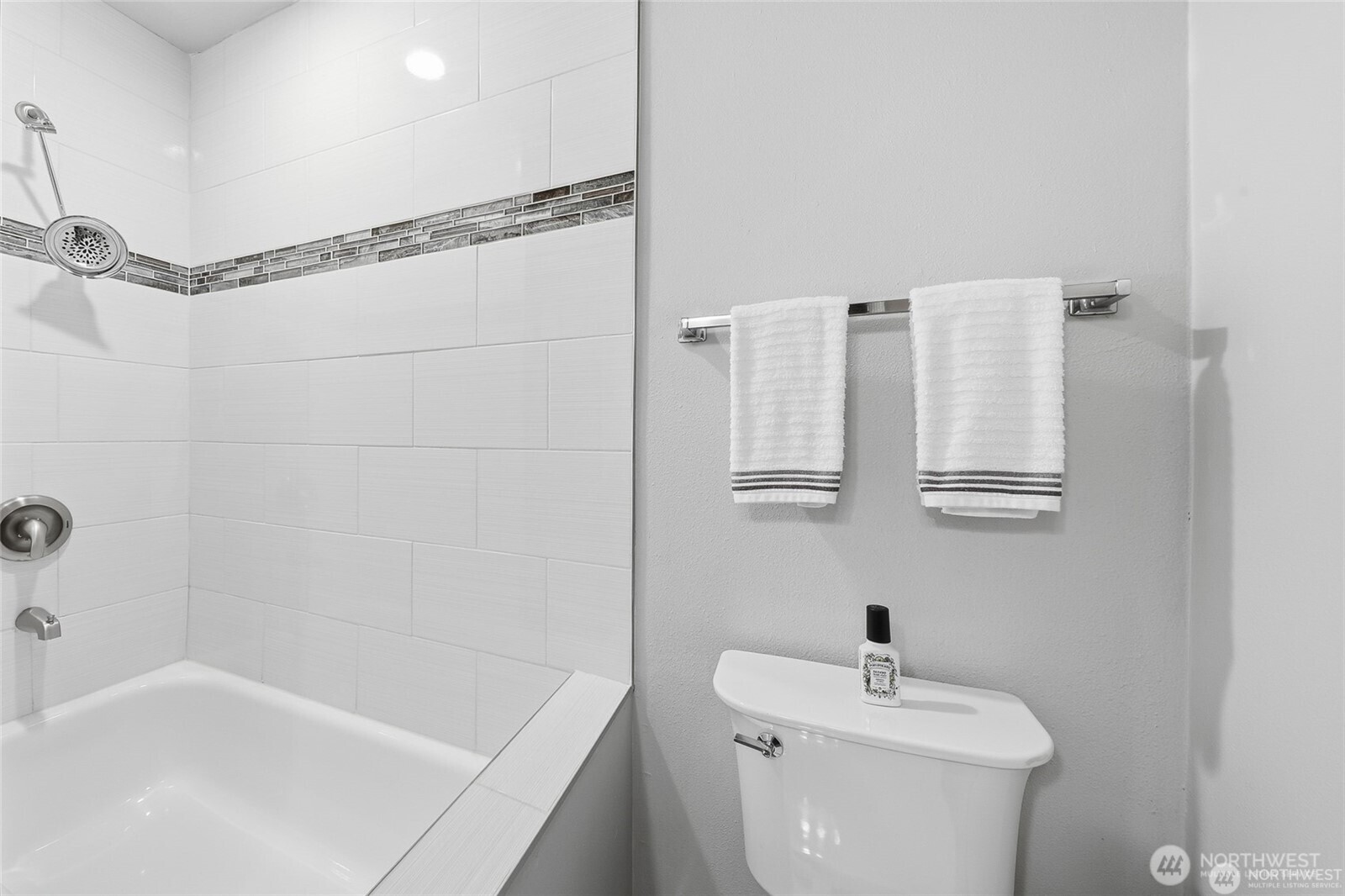 1940 N Northgate Way Property Photo 21