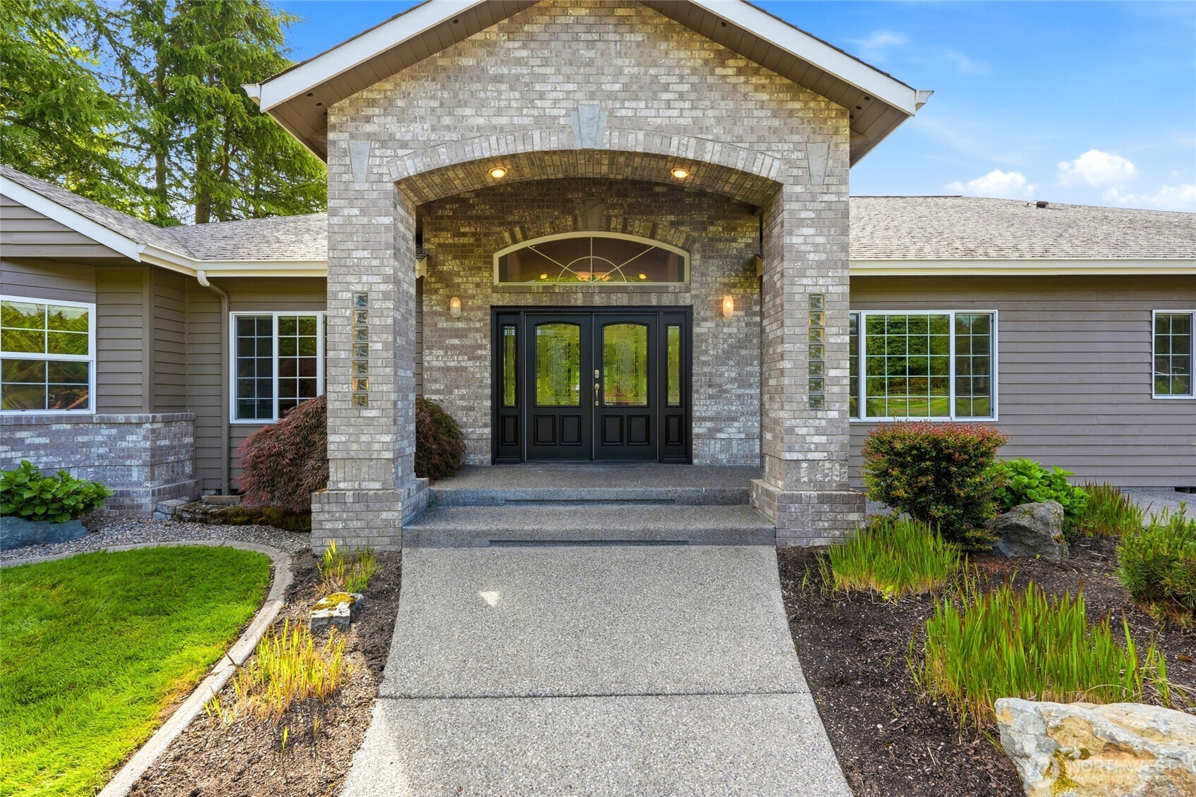 1130 150th Place Property Photo 3