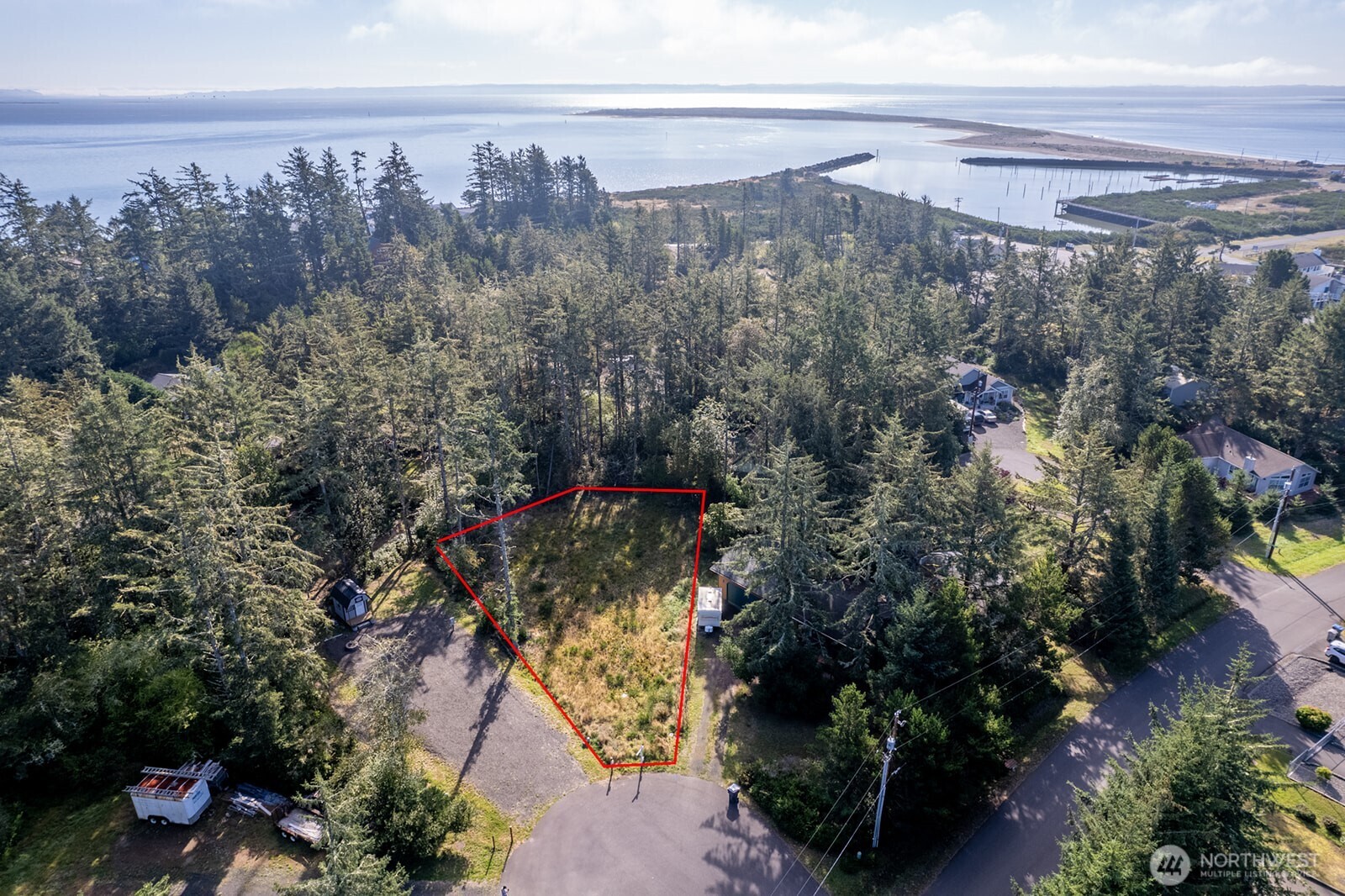 958 Gemini Court Property Photo 3