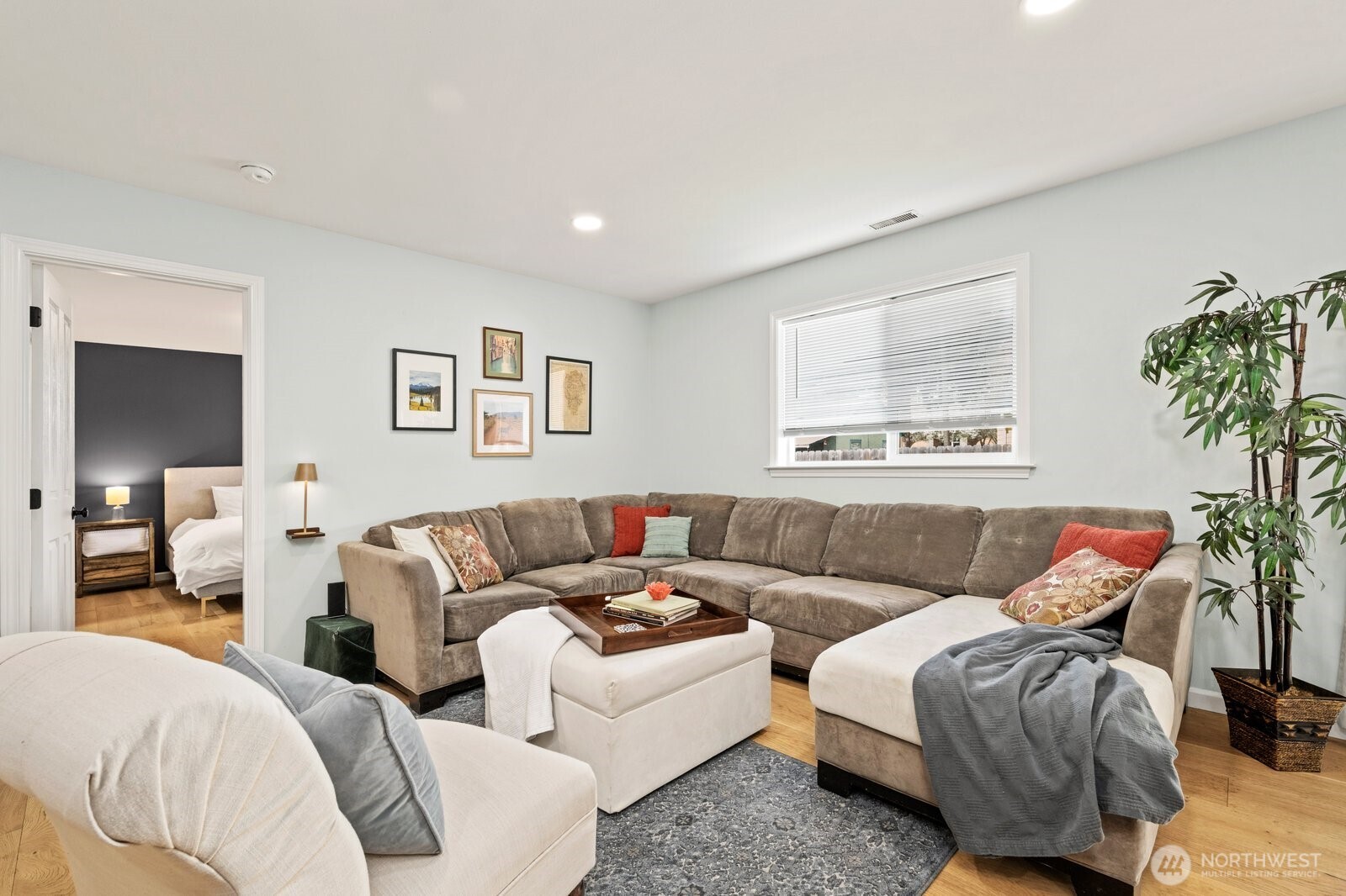 1138 1/2 Isaacs Avenue Property Photo 6