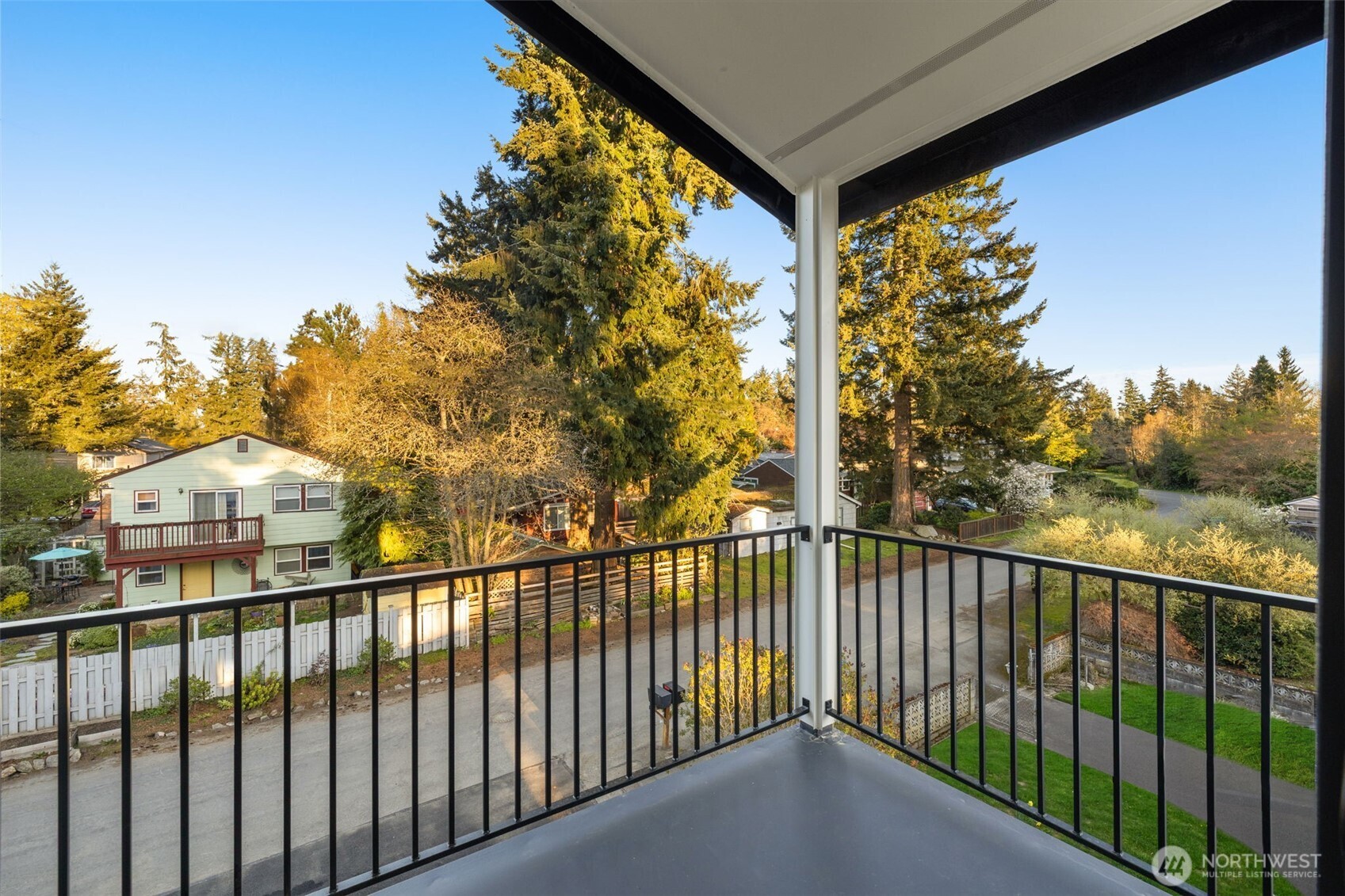 14031 Densmore Avenue Property Photo 18