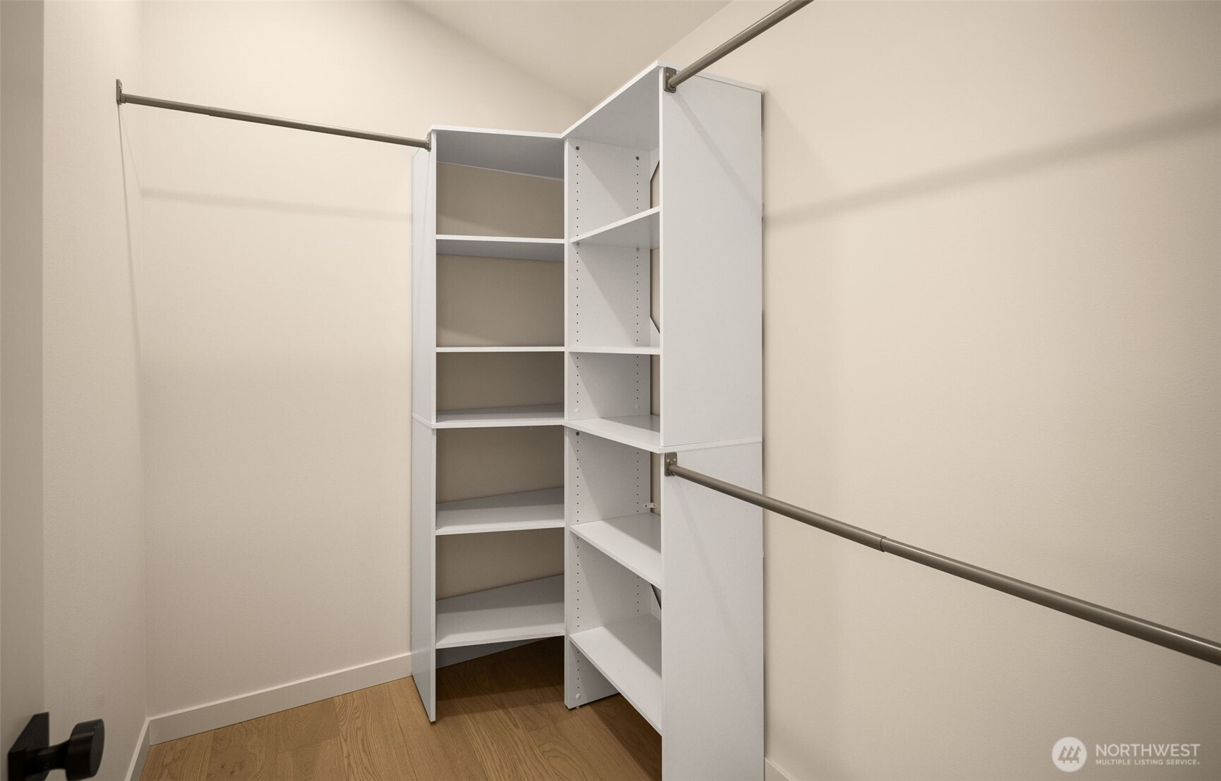 14031 Densmore Avenue Property Photo 24