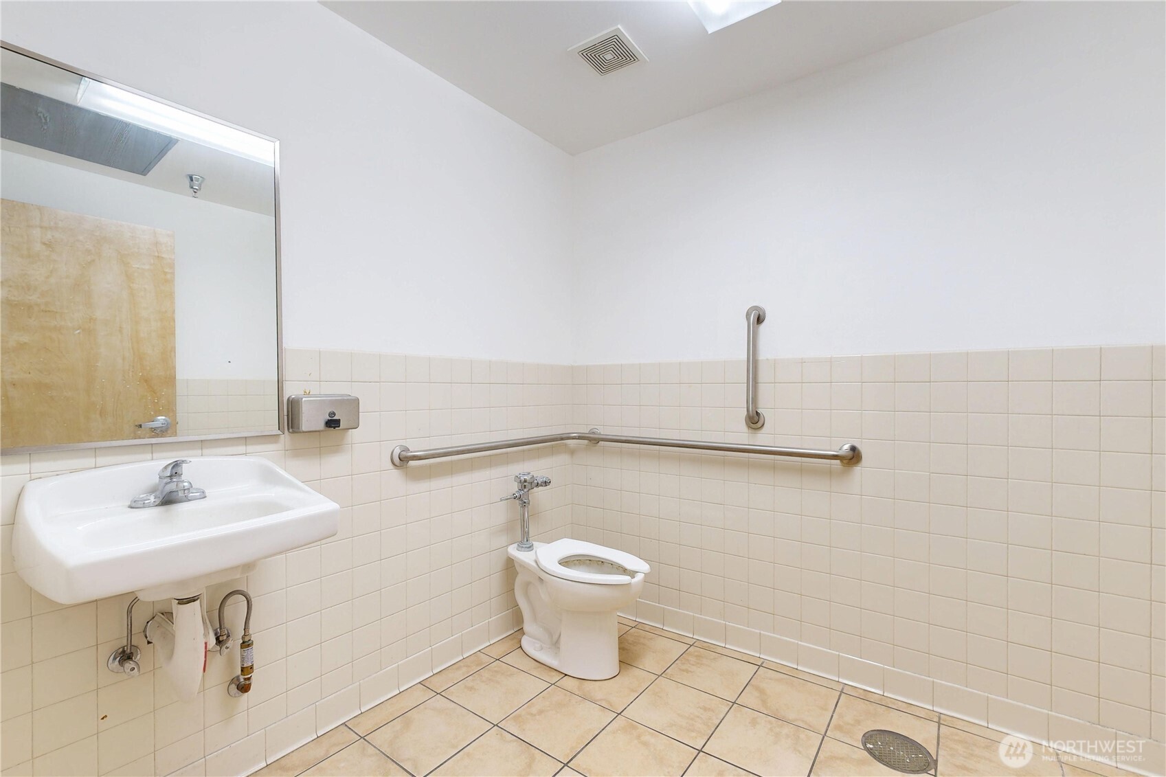 1605 Meadowbrook Boulevard 1 Property Photo 6