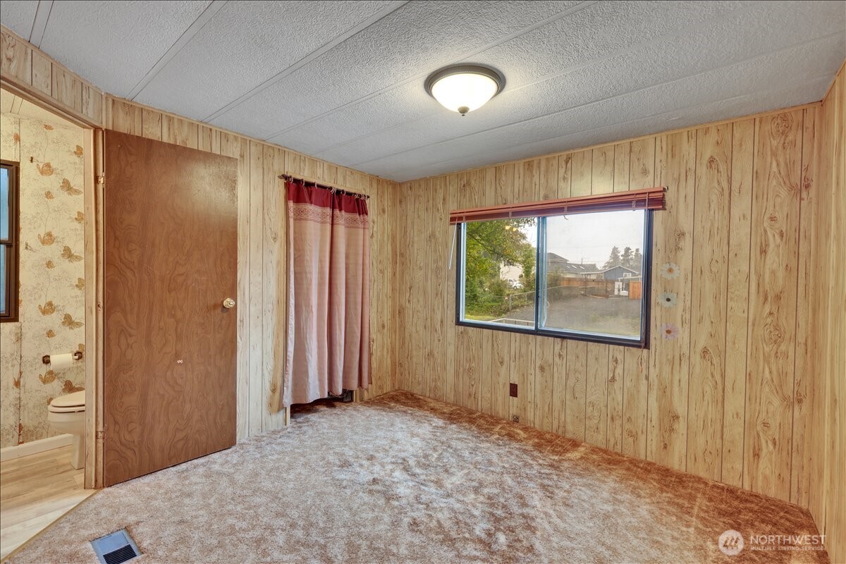 507 W Veterans Avenue Property Photo 18