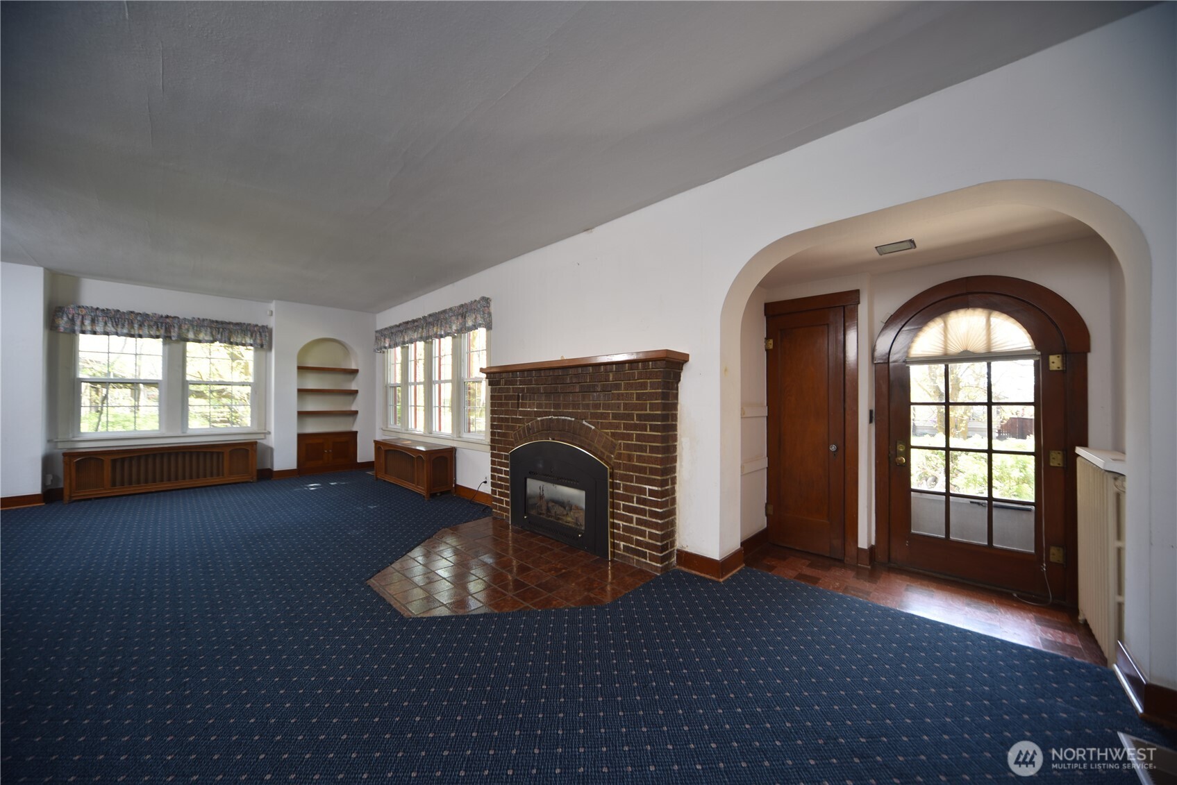 107 W 9th Avenue Property Photo 3