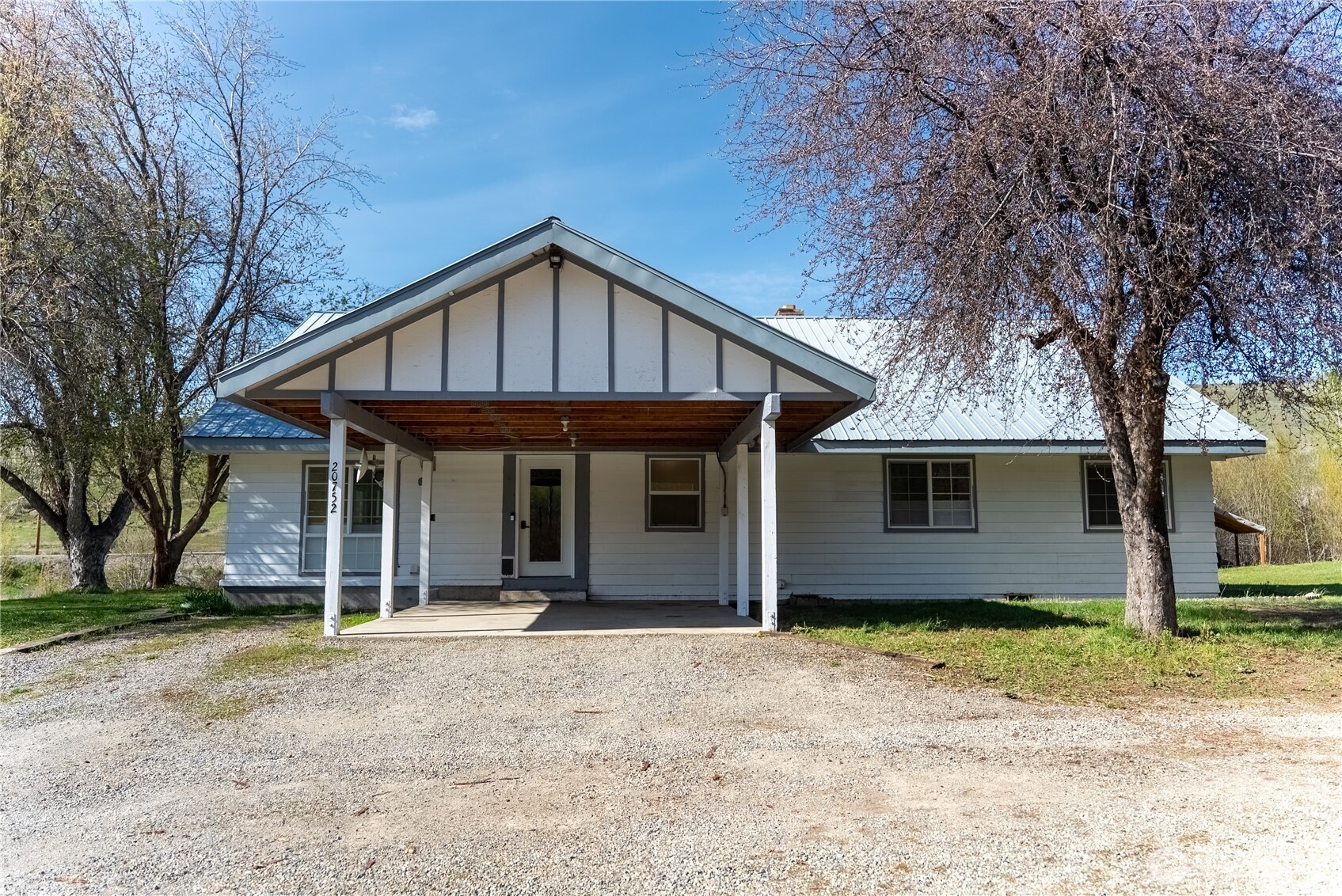 20752 State Route 20 Property Photo 2