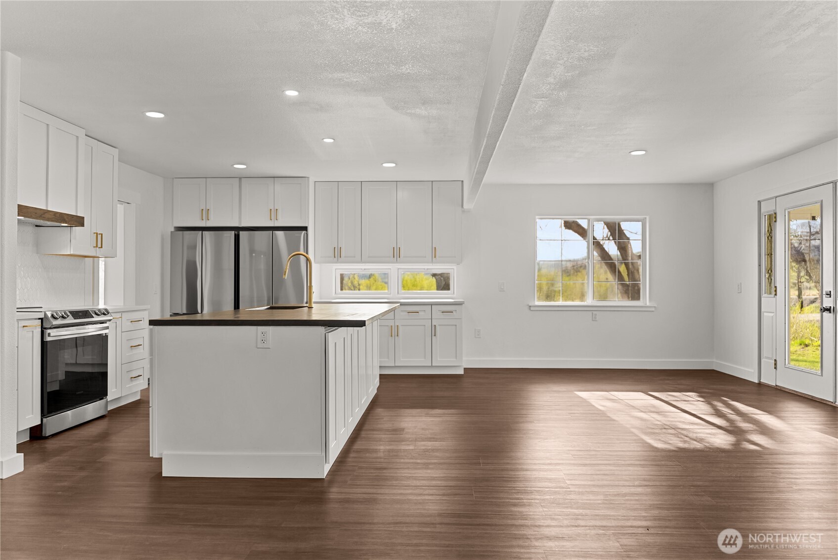 20752 State Route 20 Property Photo 6