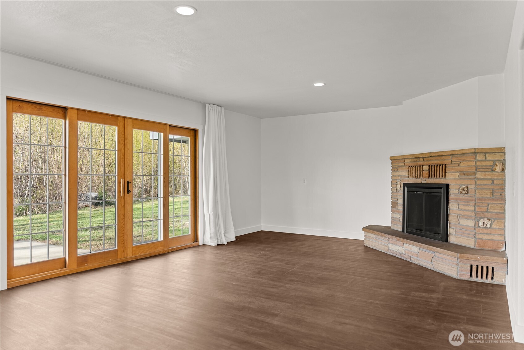 20752 State Route 20 Property Photo 9