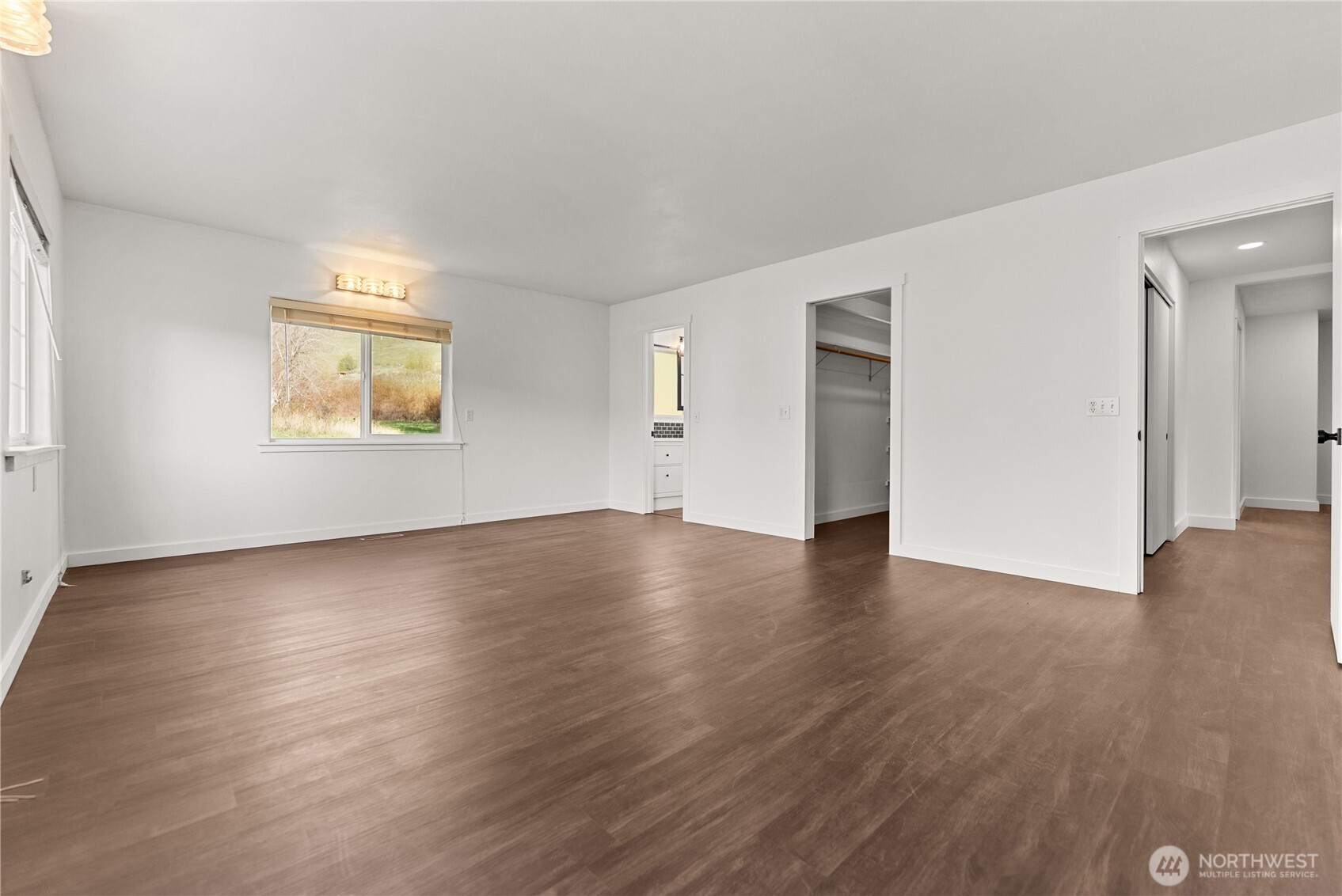20752 State Route 20 Property Photo 11
