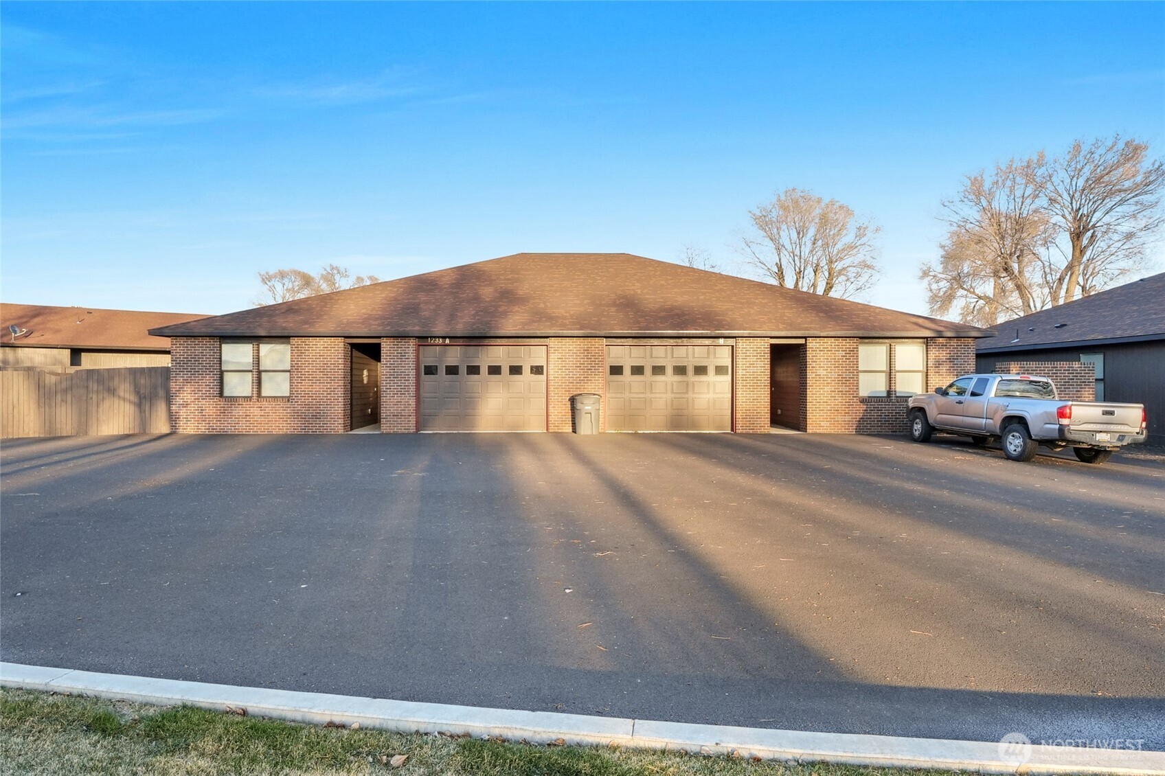 1233 Ne Nanto Road A&b Property Photo 4