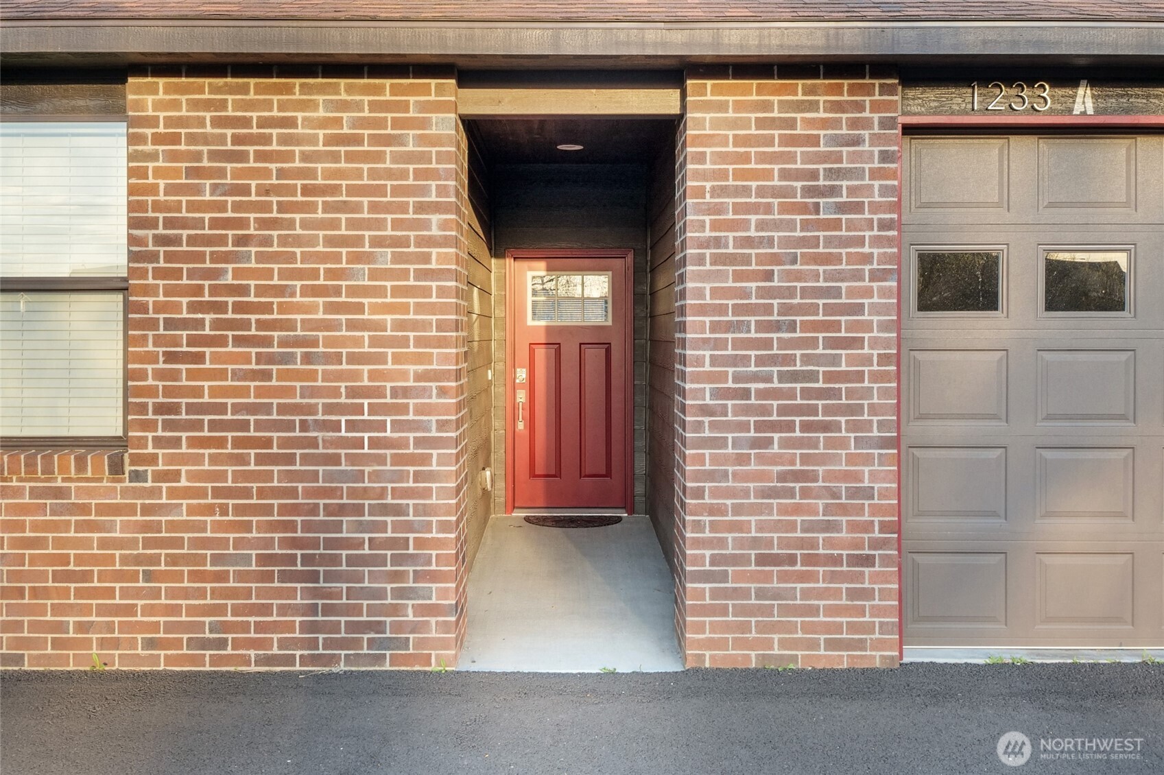 1233 Ne Nanto Road A&b Property Photo 7