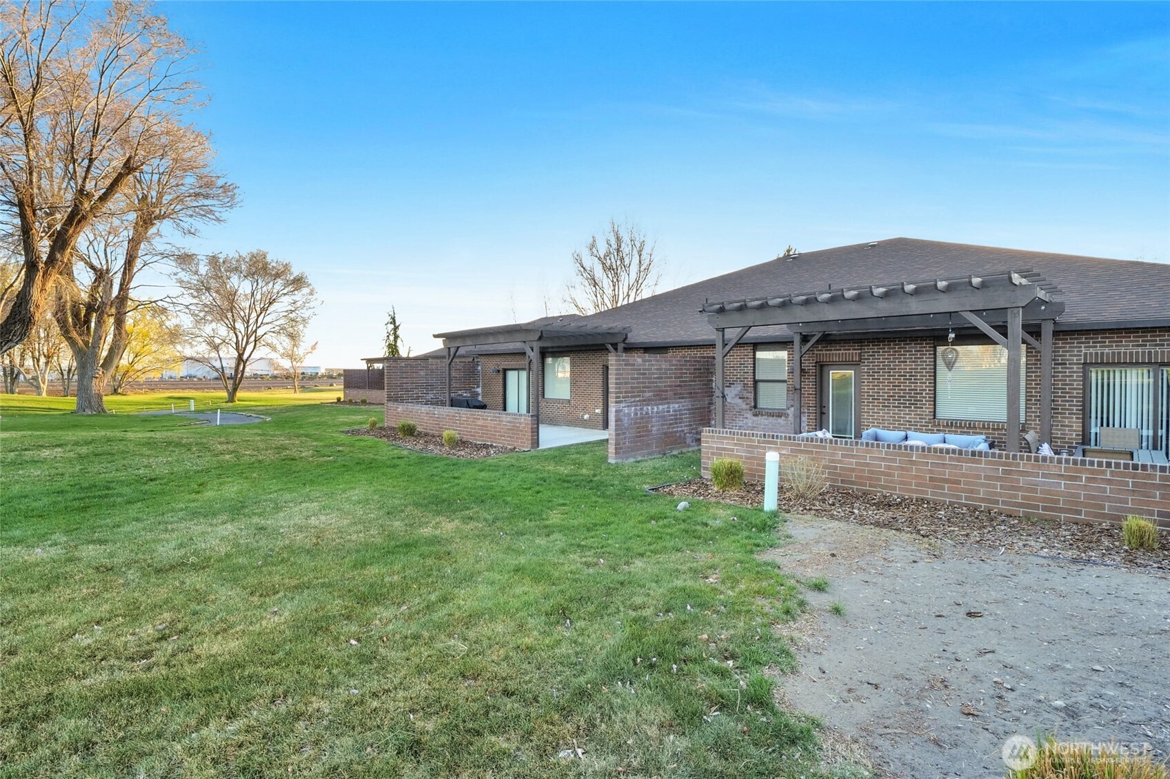 1233 Ne Nanto Road A&b Property Photo 10
