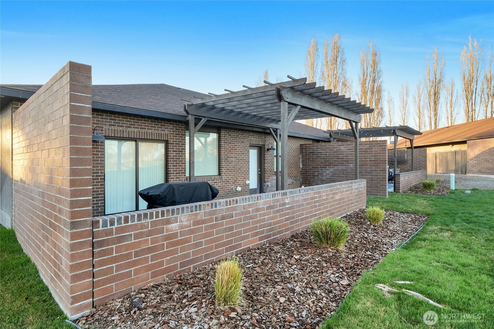 1233 Ne Nanto Road A&b Property Photo 12