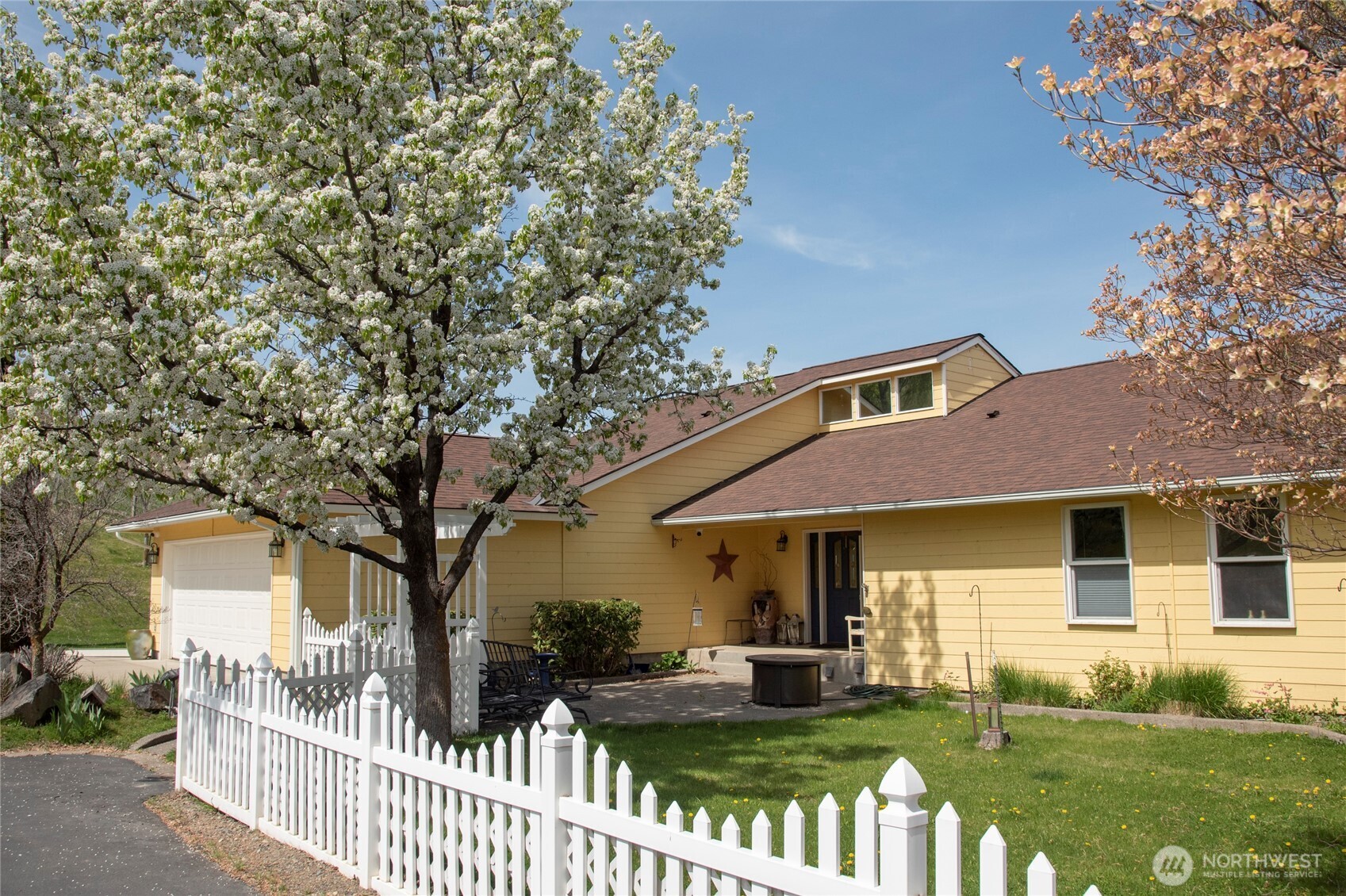 1677 Dodge Road Property Photo 4