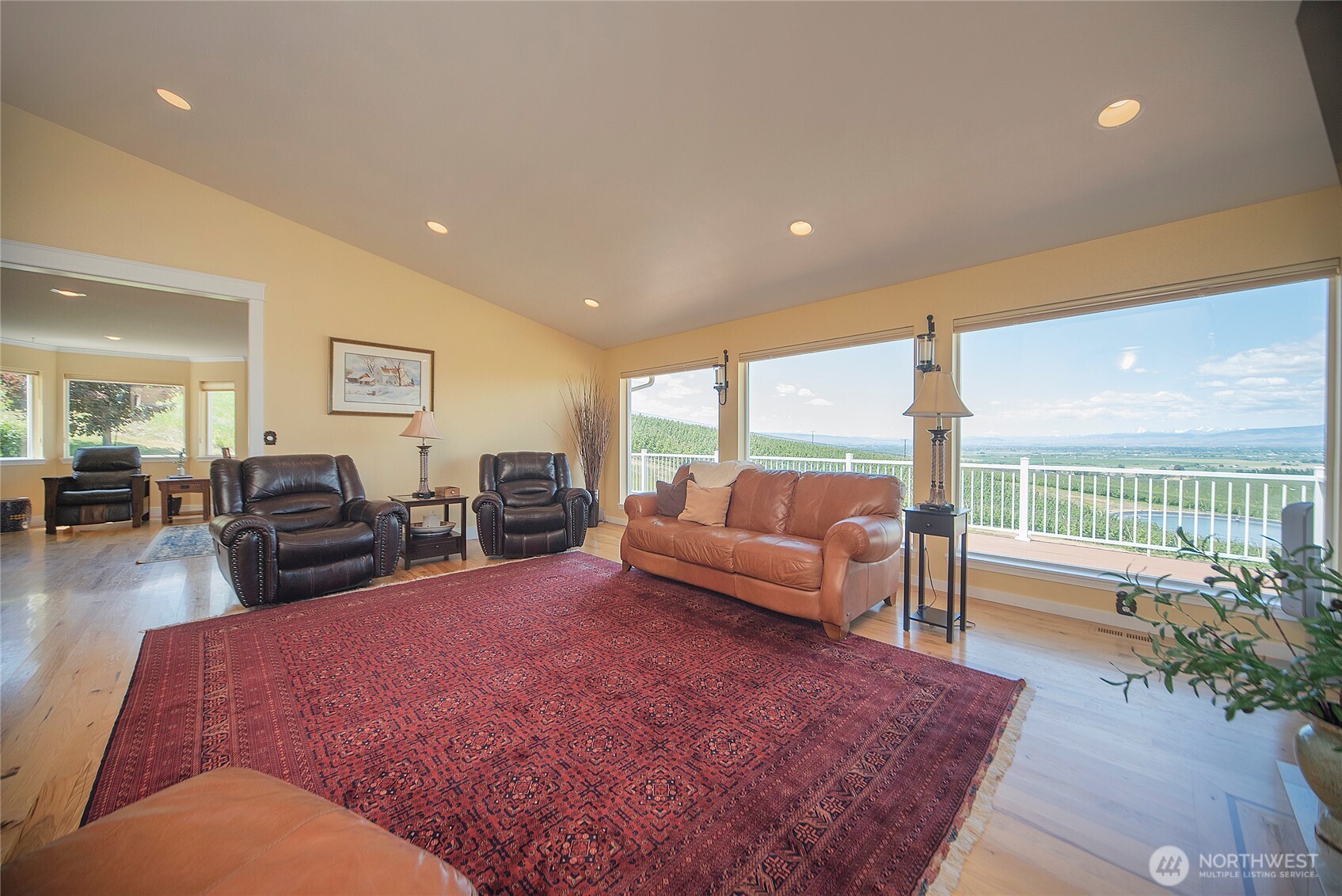 1677 Dodge Road Property Photo 6