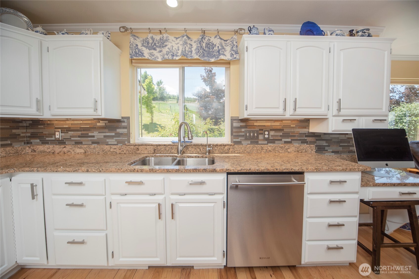 1677 Dodge Road Property Photo 11