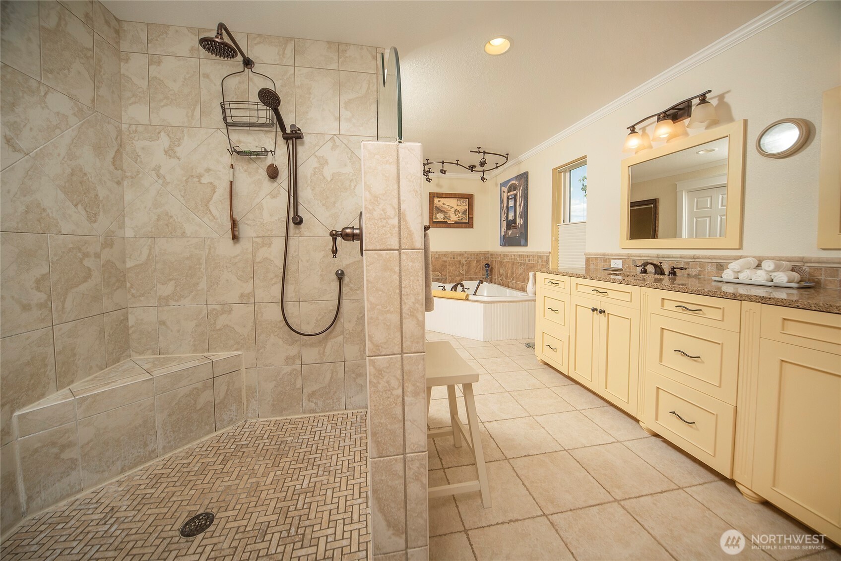 1677 Dodge Road Property Photo 18
