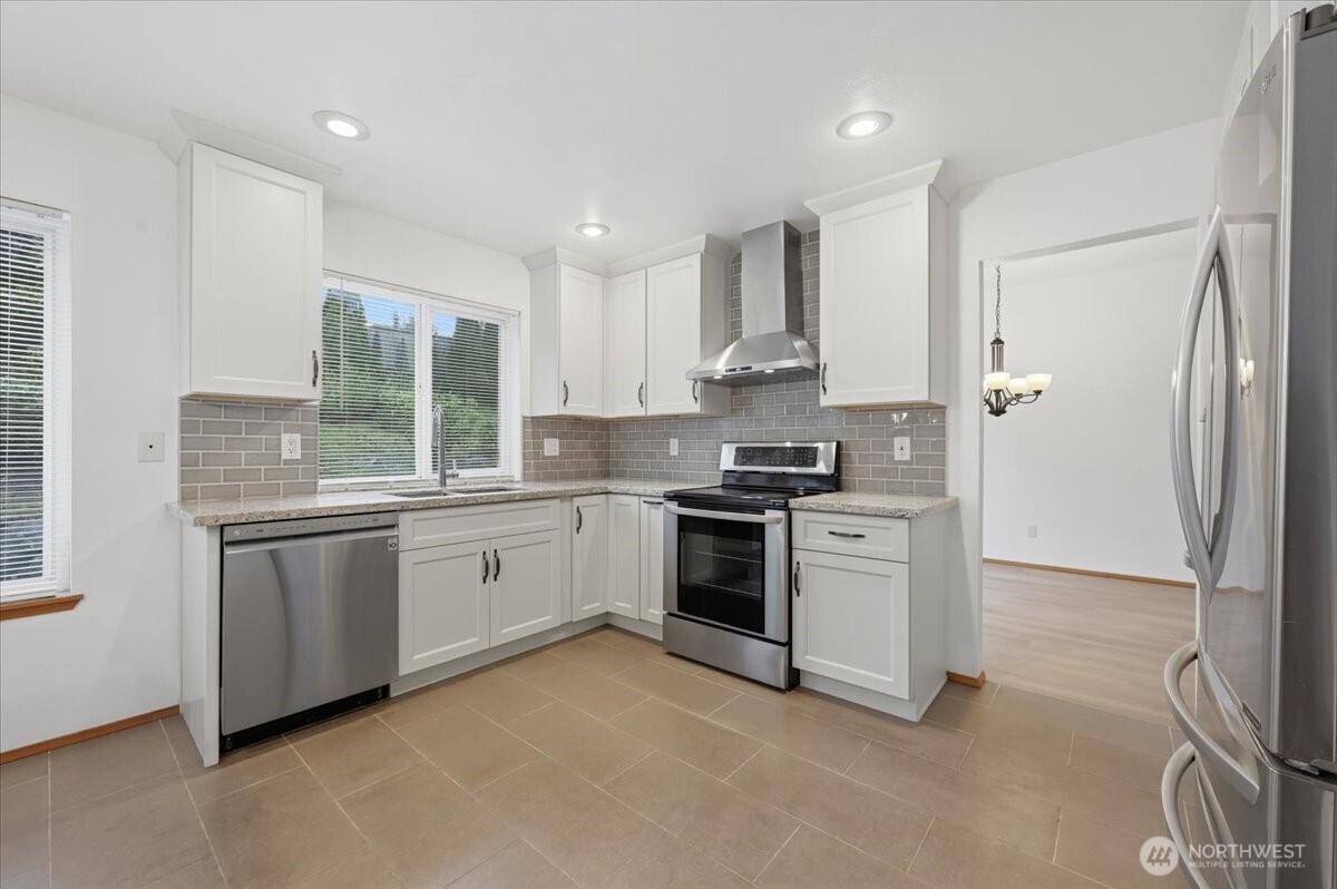 27213 32nd Place Property Photo 3