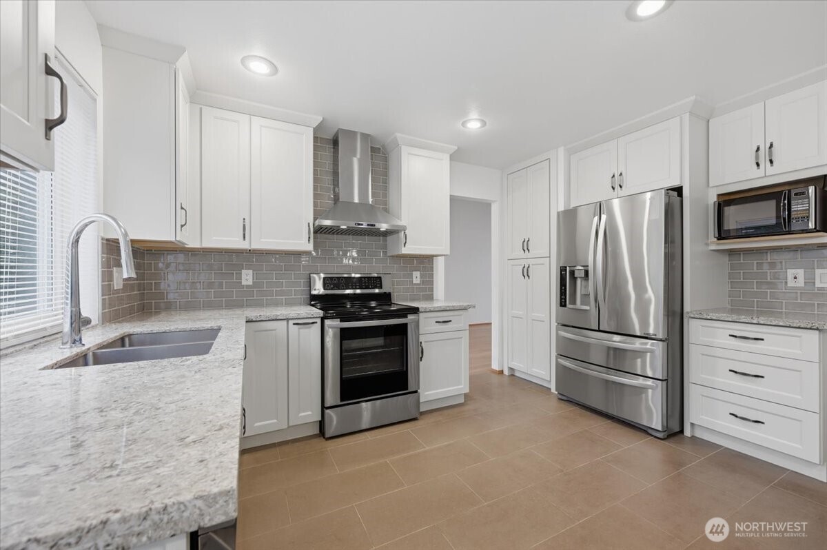 27213 32nd Place Property Photo 4