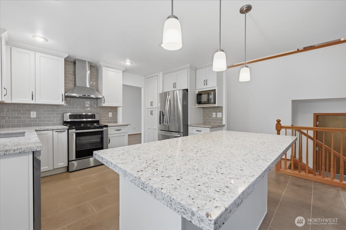 27213 32nd Place Property Photo 5