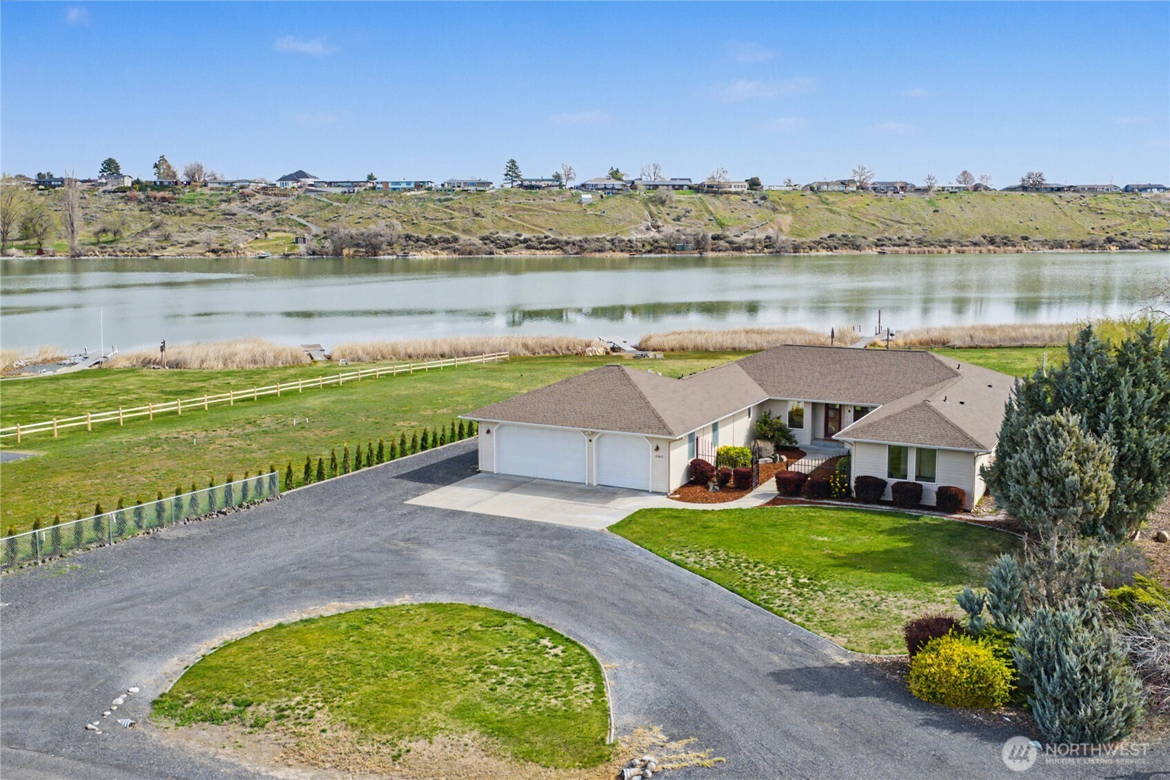3103 Ne Meadowlark Lane Property Photo 1