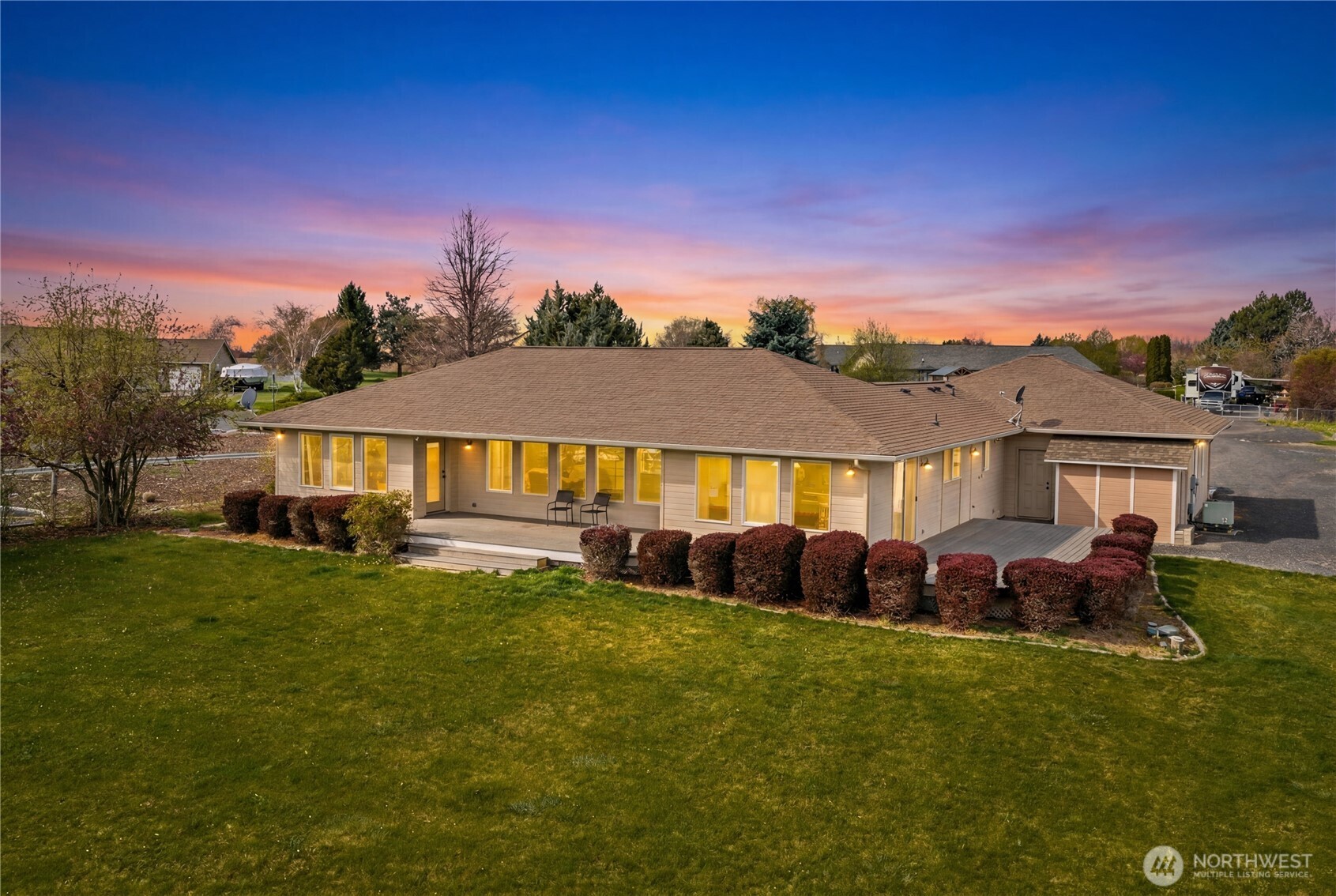 3103 Ne Meadowlark Lane Property Photo 3