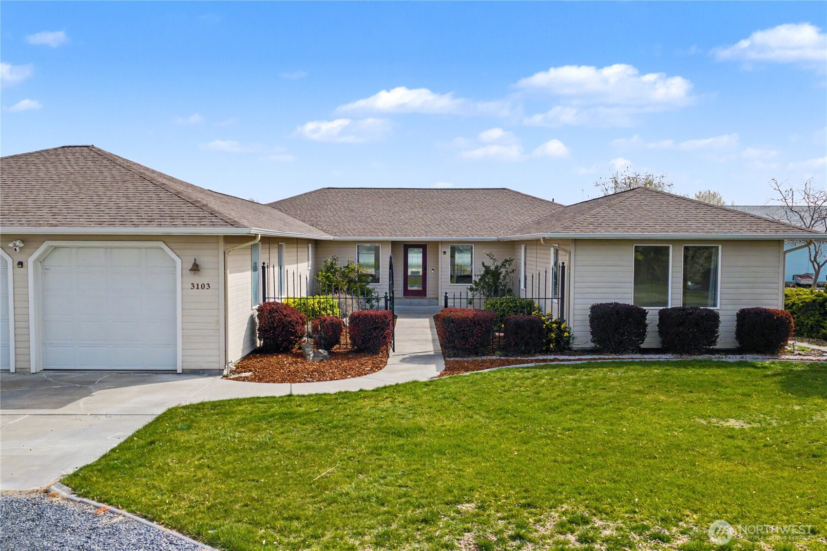 3103 Ne Meadowlark Lane Property Photo 9