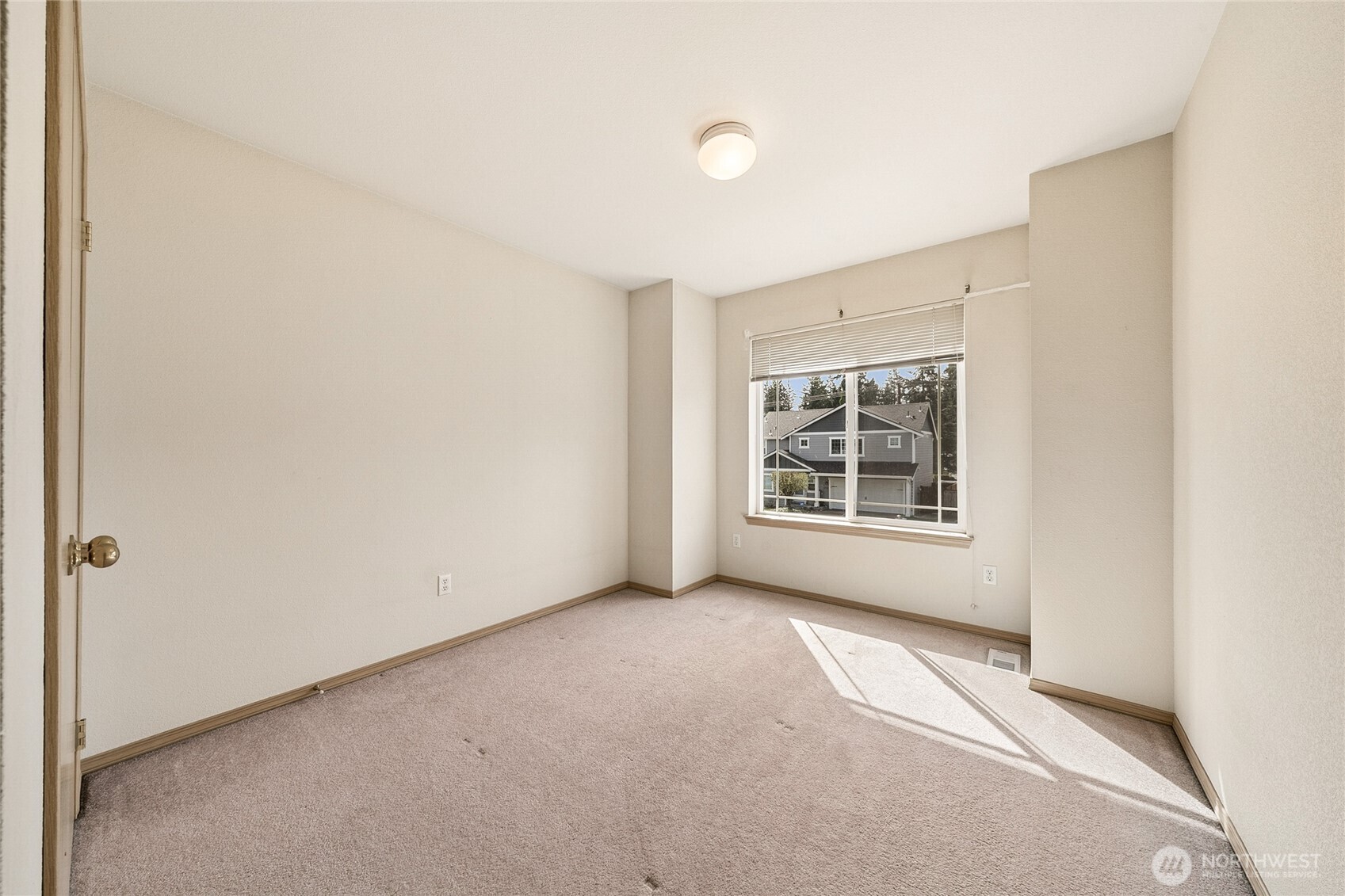 16425 39th Avenue Property Photo 16