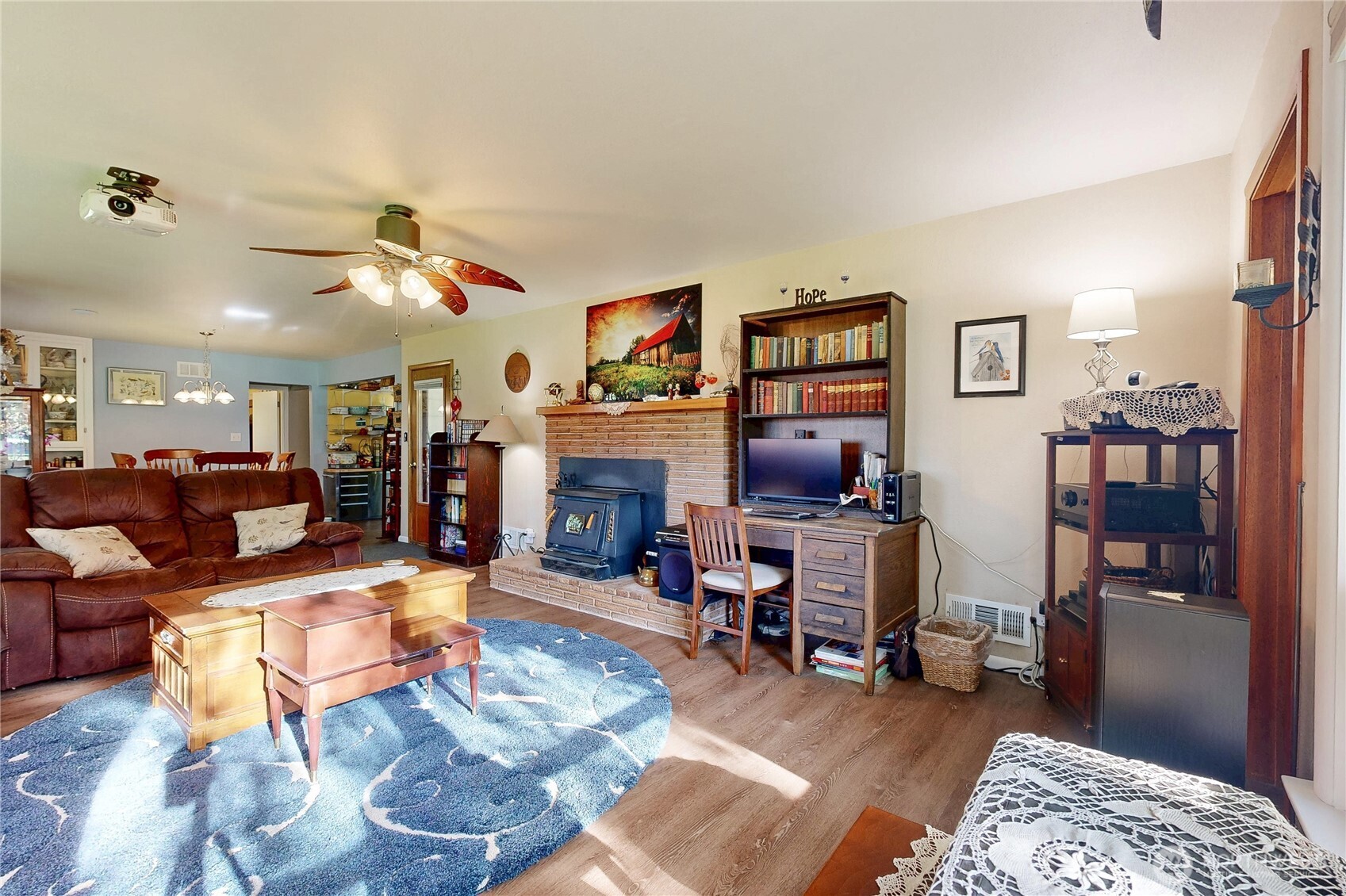 821 E Chestnut Street Property Photo 4