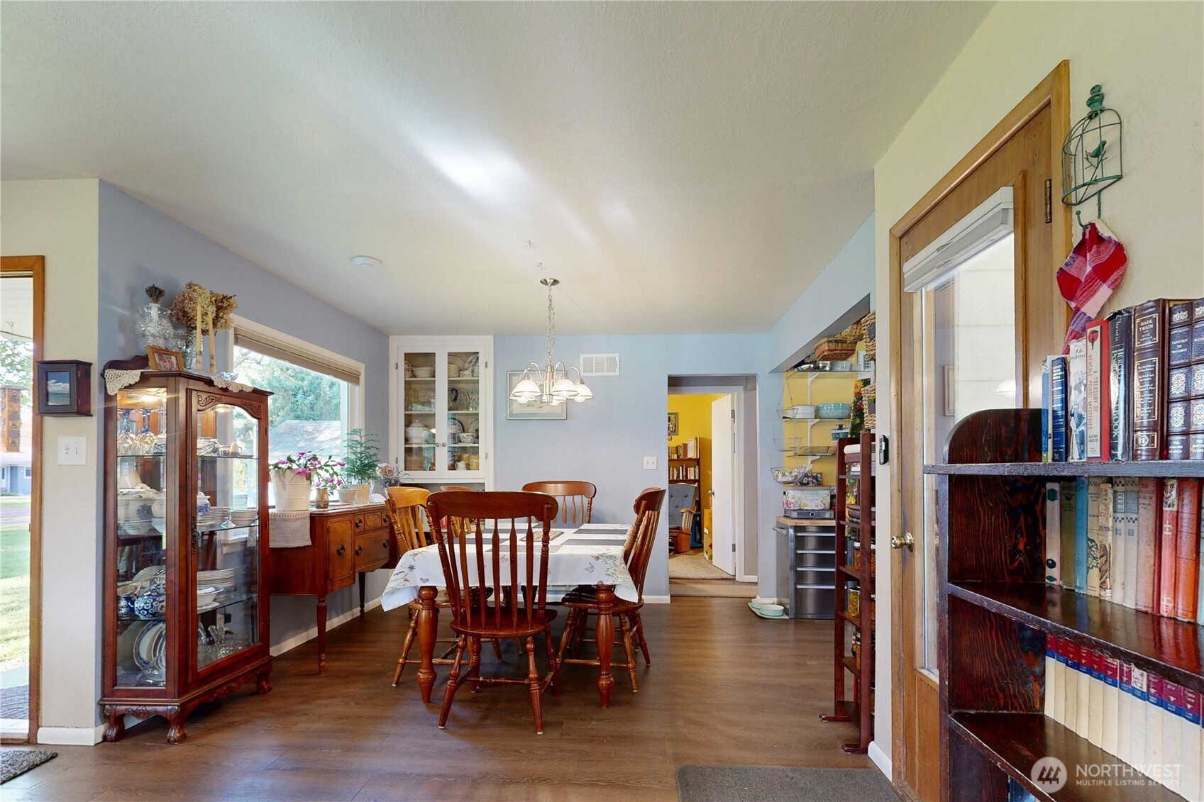 821 E Chestnut Street Property Photo 5