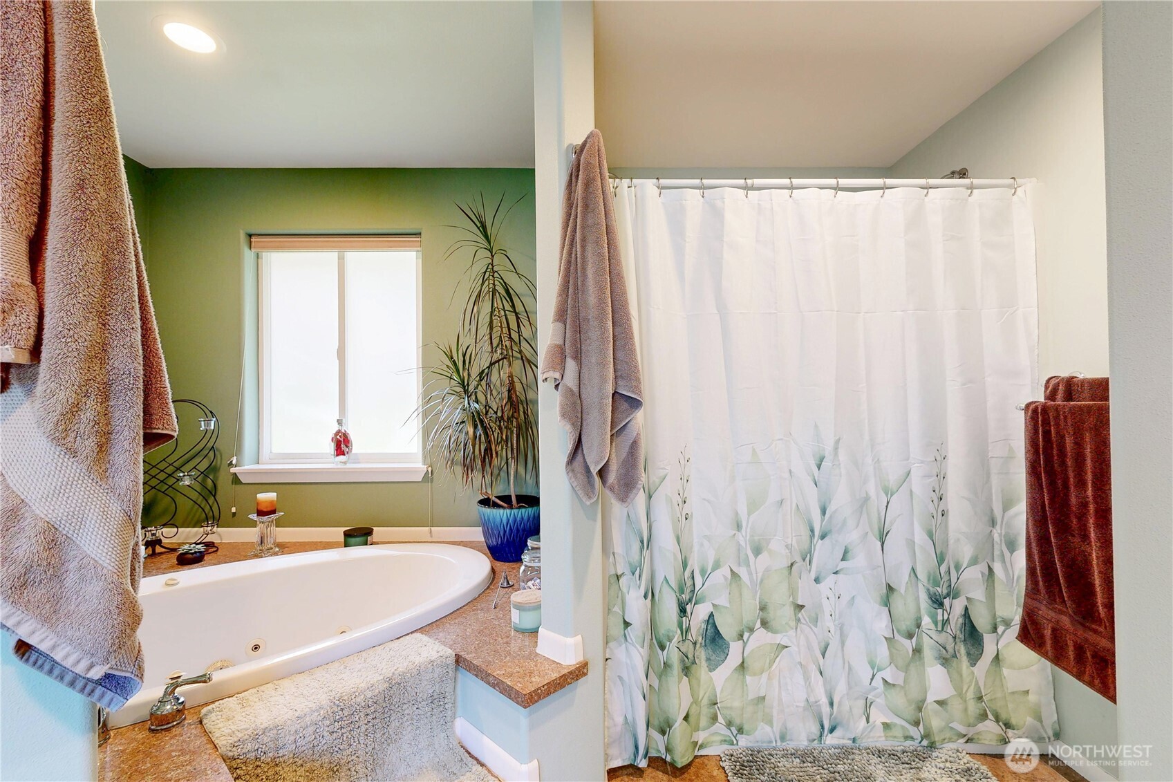 821 E Chestnut Street Property Photo 23