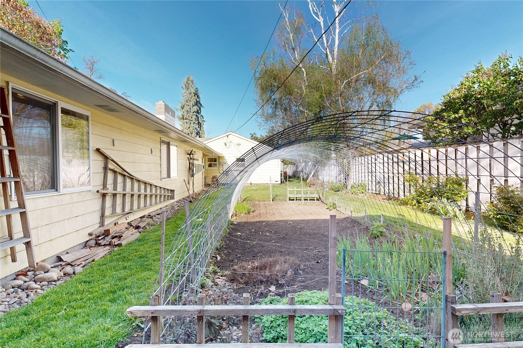 821 E Chestnut Street Property Photo 35