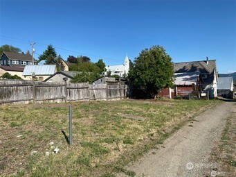 200 E Arizona Avenue Property Photo 1