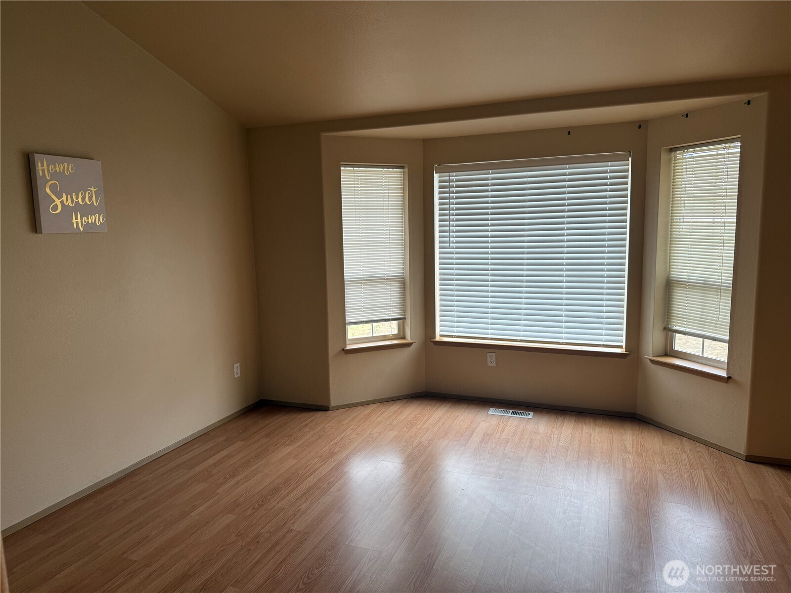 8312 185th Street Ct Property Photo 6