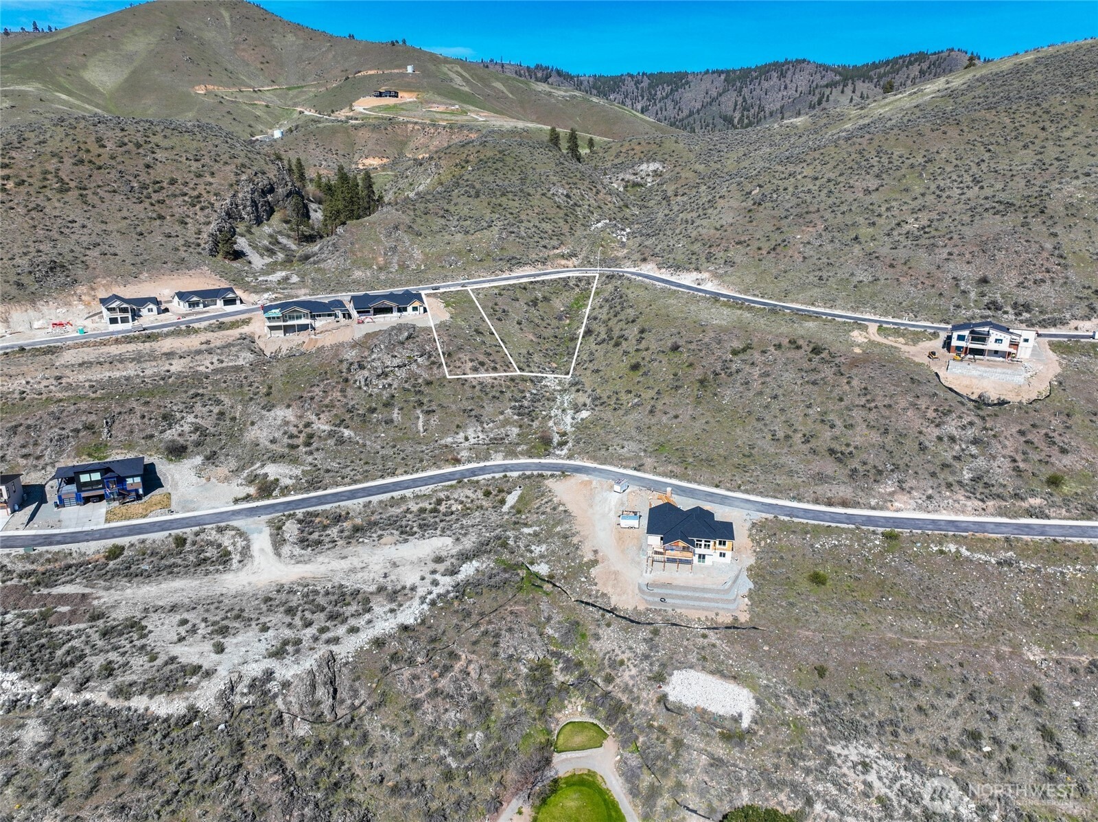 905 & 909 Long Drive Property Photo 2