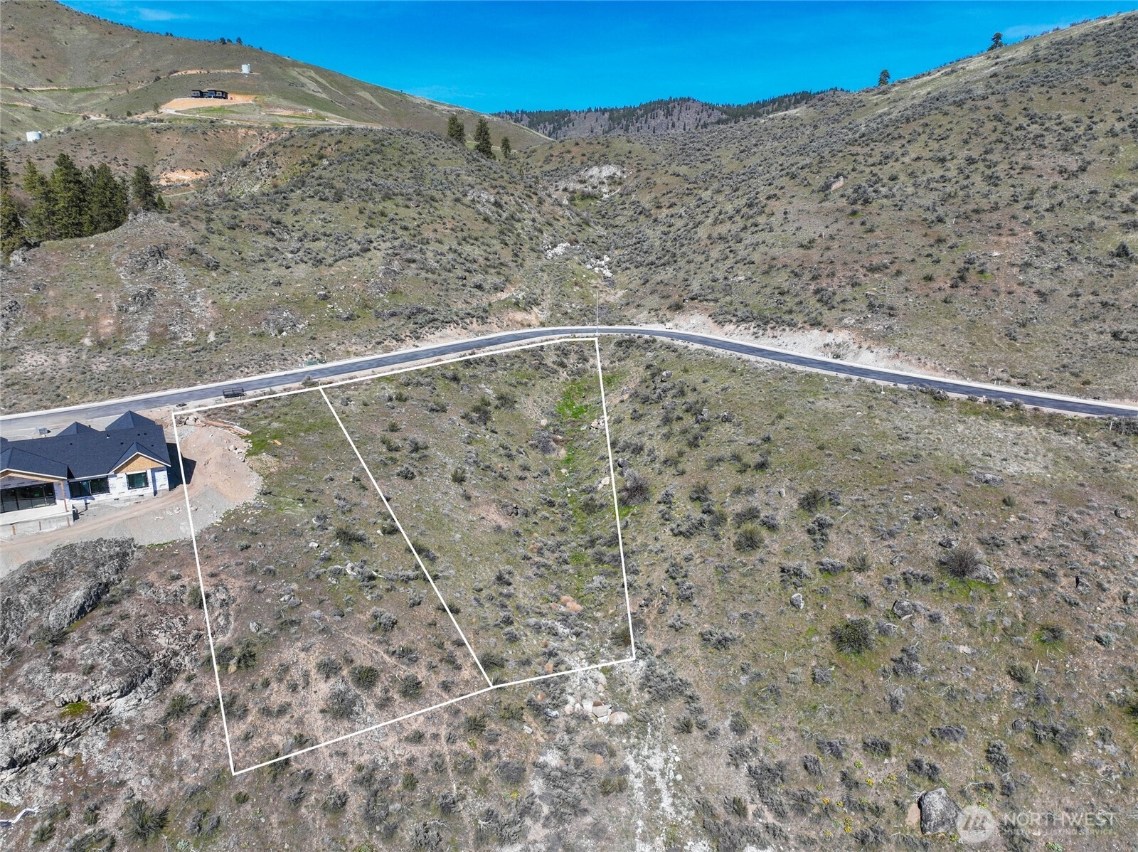 905 & 909 Long Drive Property Photo 3