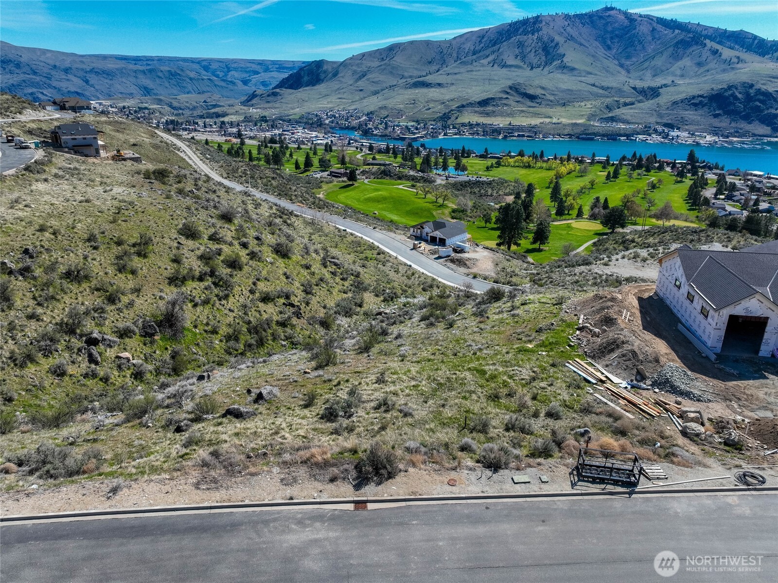 905 & 909 Long Drive Property Photo 4
