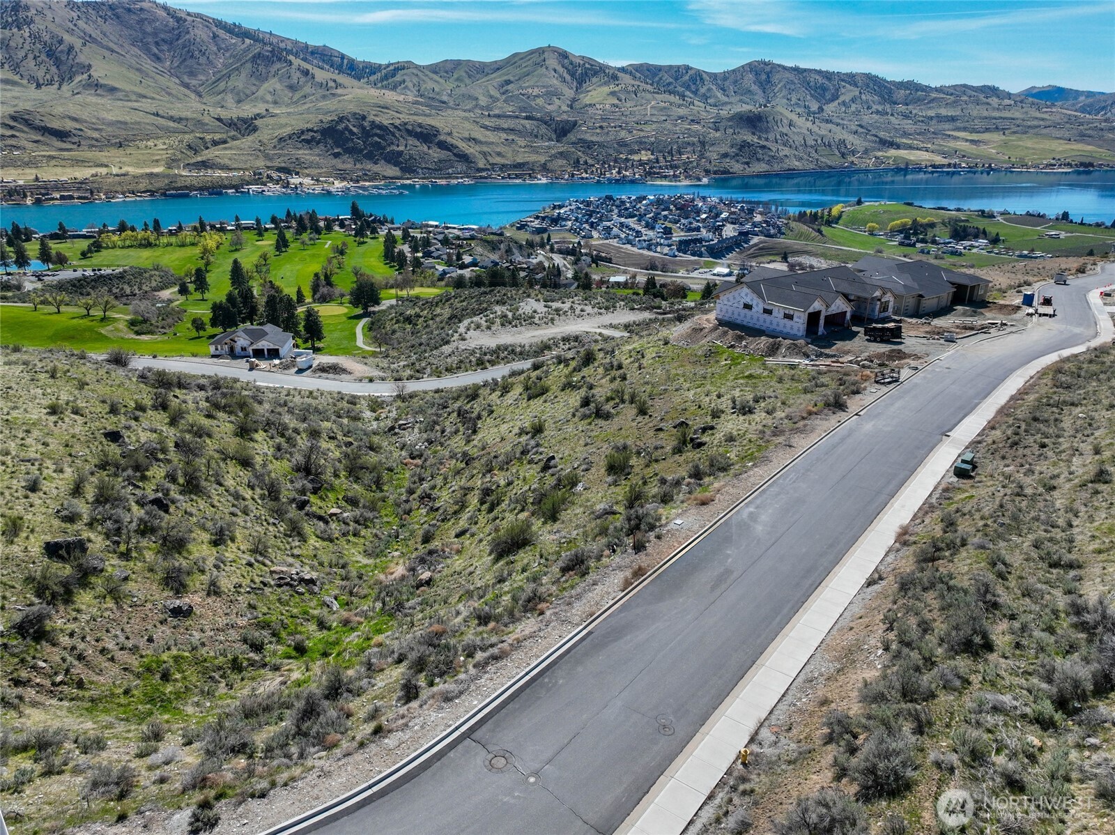 905 & 909 Long Drive Property Photo 9