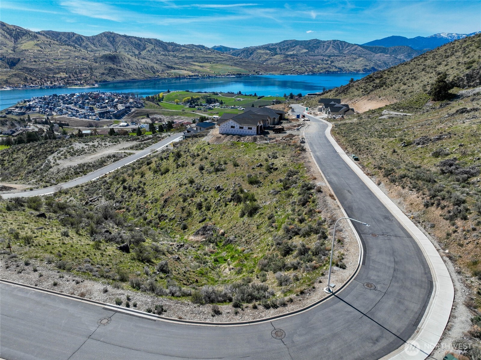 905 & 909 Long Drive Property Photo 10