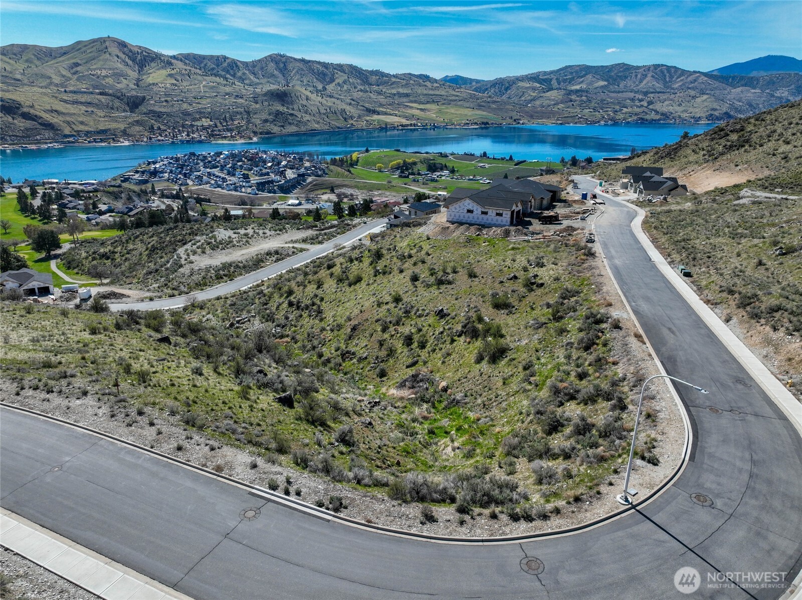 905 & 909 Long Drive Property Photo 11