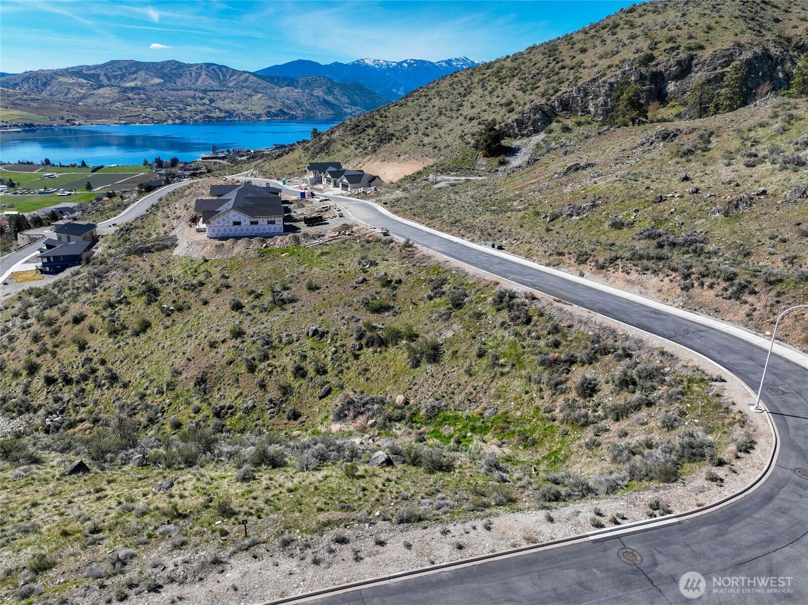 905 & 909 Long Drive Property Photo 12