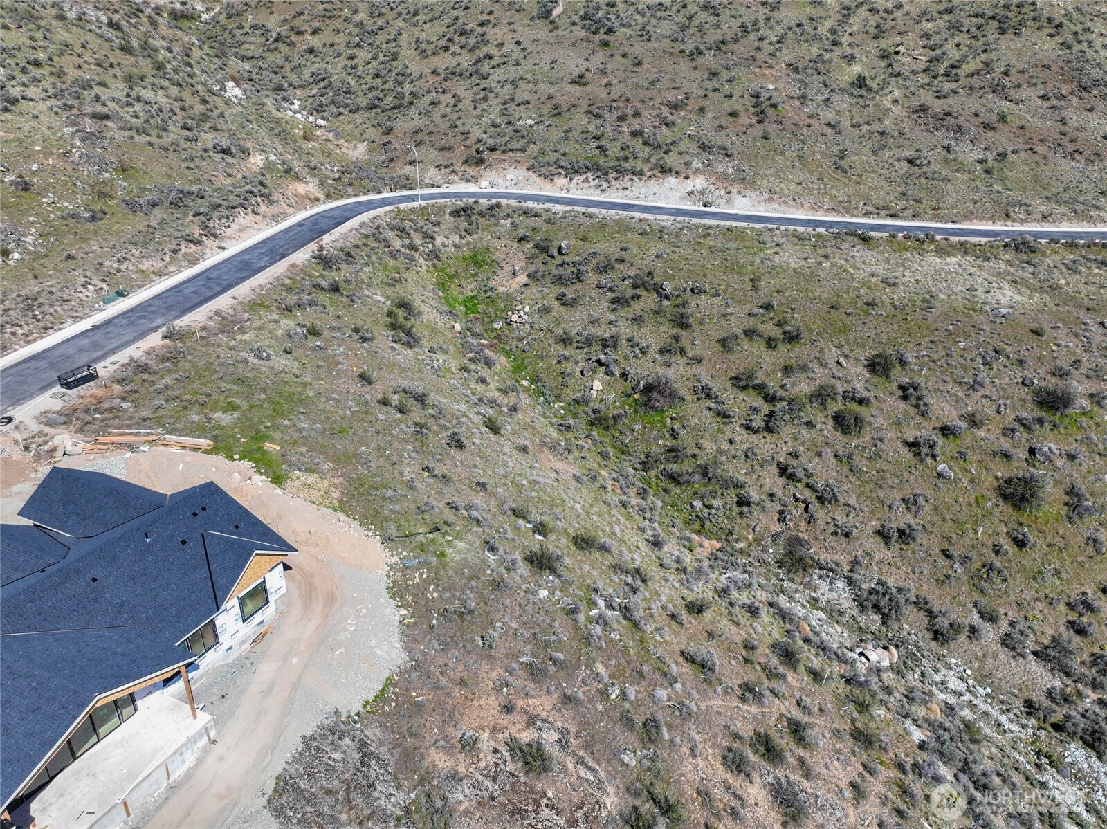 905 & 909 Long Drive Property Photo 13