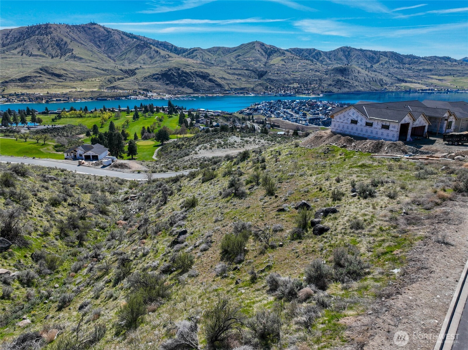 905 & 909 Long Drive Property Photo 15